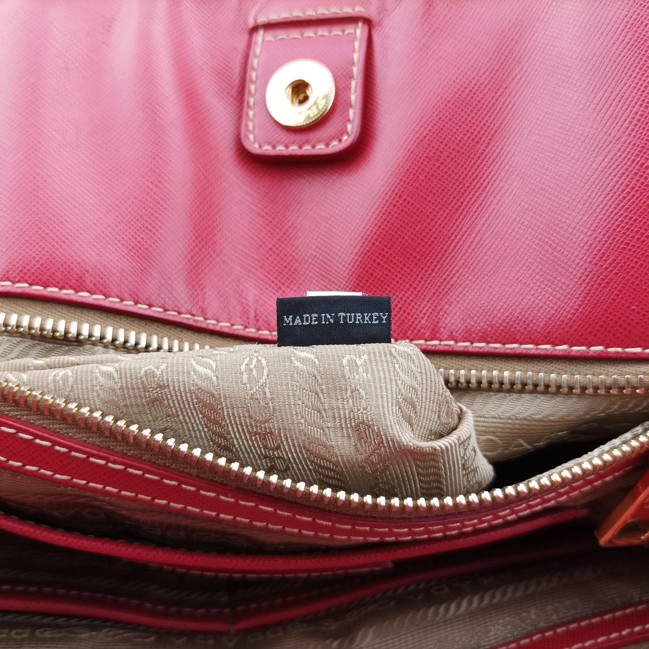 Logo JacquardBeige×redCanvas × SAFFIANO LeatherBN2254194ロゴ ジャカード
ベージュ×レッドキャンバス×サフィアーノレザーBN2254194