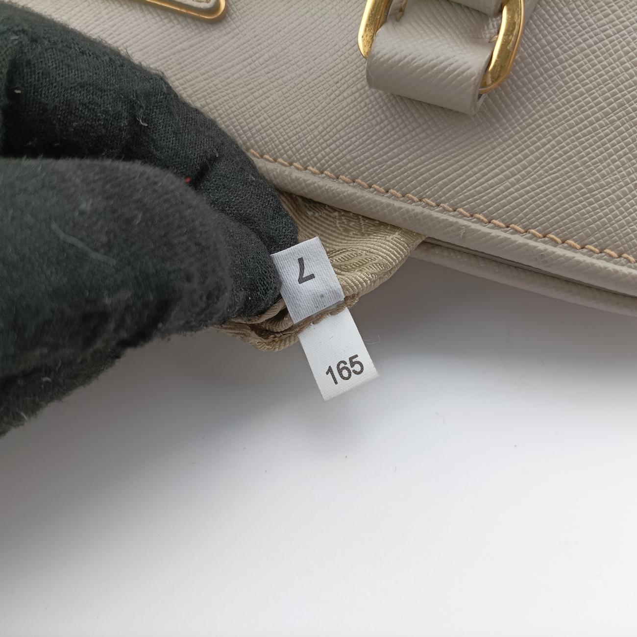 Promenade Grey SAFFIANO Leather BN2558 8 7 165プロムナード グレー サフィアーノレザー BN2558 8 7 165