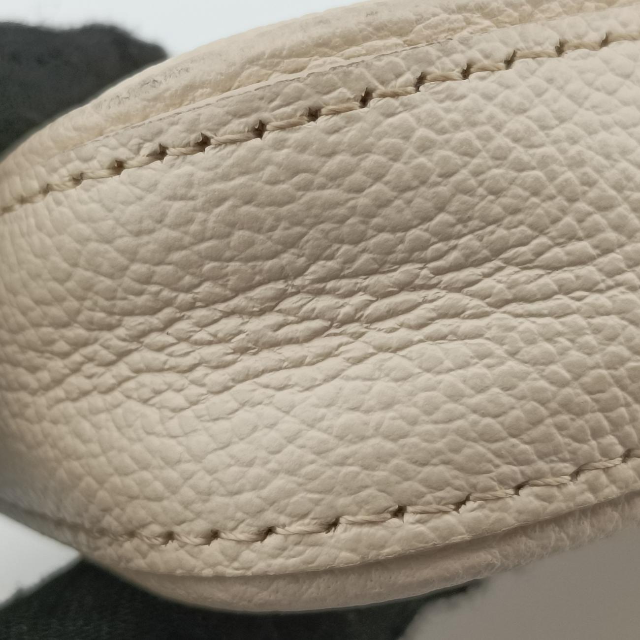 Easy PouchCrème WhiteEmbossed MonogramM81066ICチップイージーポーチクレームホワイト モノグラム アンプラントM81066ICチップ