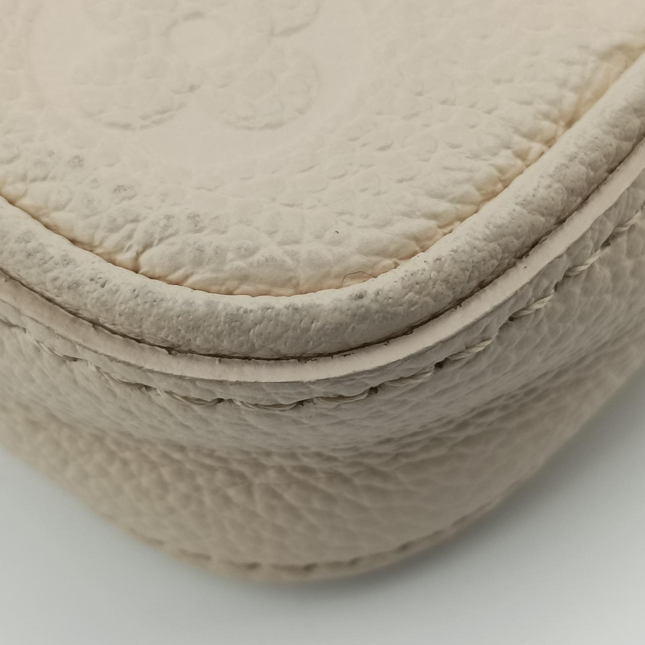 Easy PouchCrème WhiteEmbossed MonogramM81066ICチップイージーポーチクレームホワイト モノグラム アンプラントM81066ICチップ