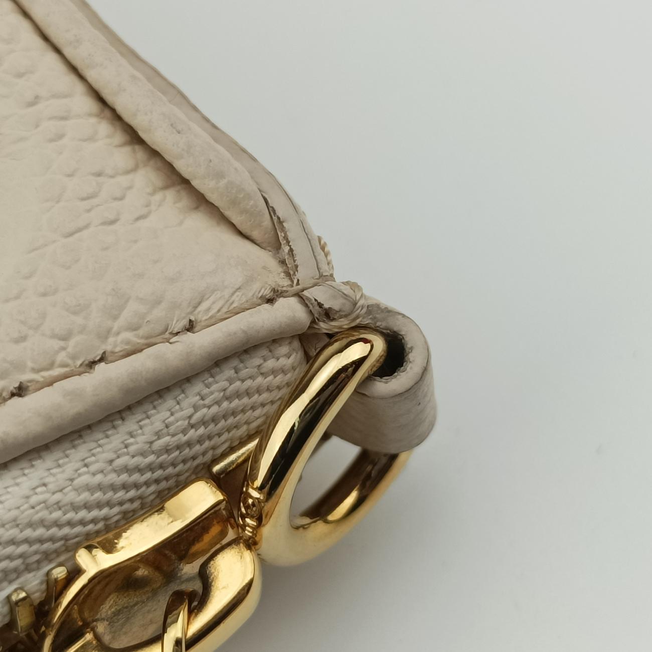 Easy PouchCrème WhiteEmbossed MonogramM81066ICチップイージーポーチクレームホワイト モノグラム アンプラントM81066ICチップ