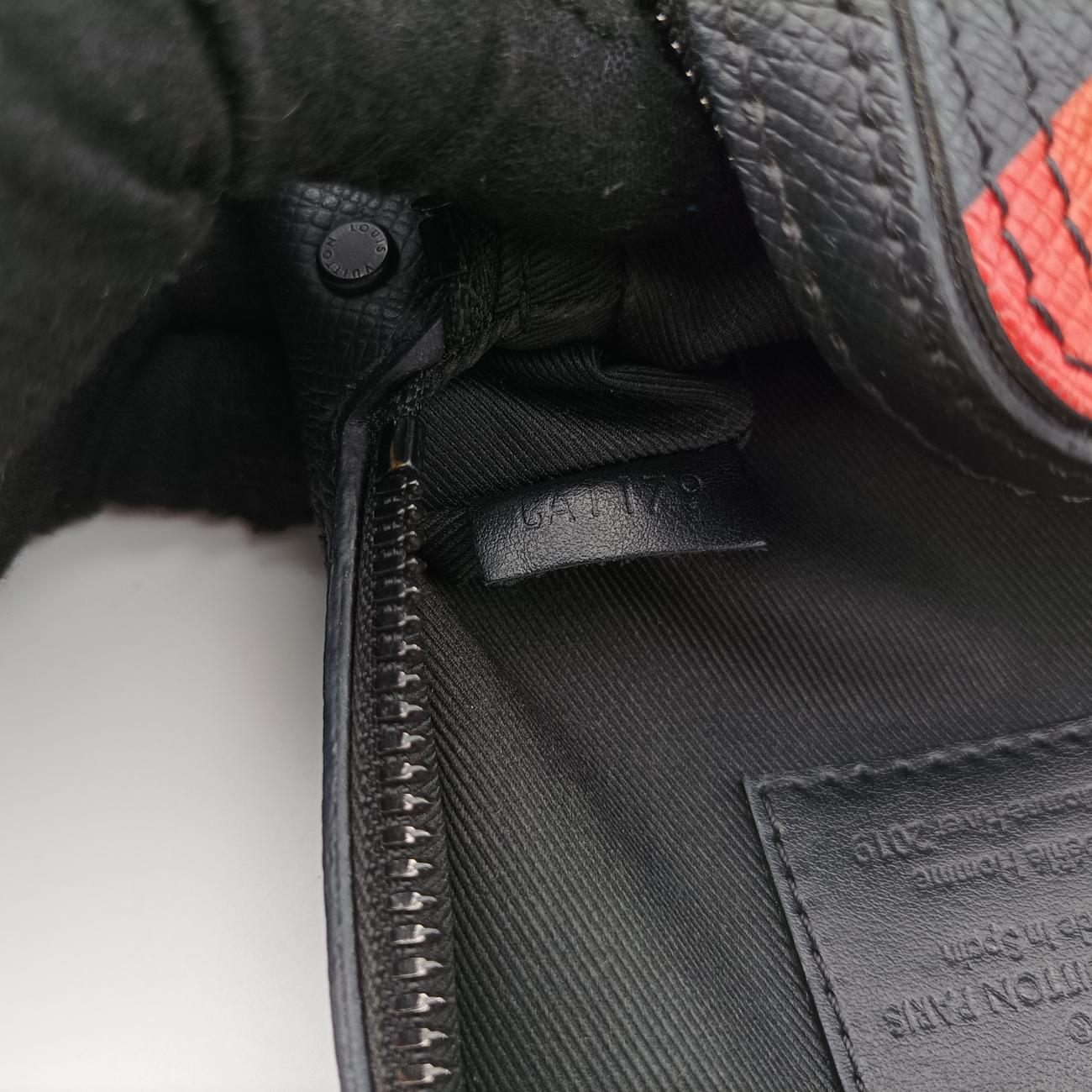 Danube Messenger black×RAINBOW Taiga M30332 CA1179ダヌーブメッセンジャー ブラック×レインボー タイガ M30332 CA1179