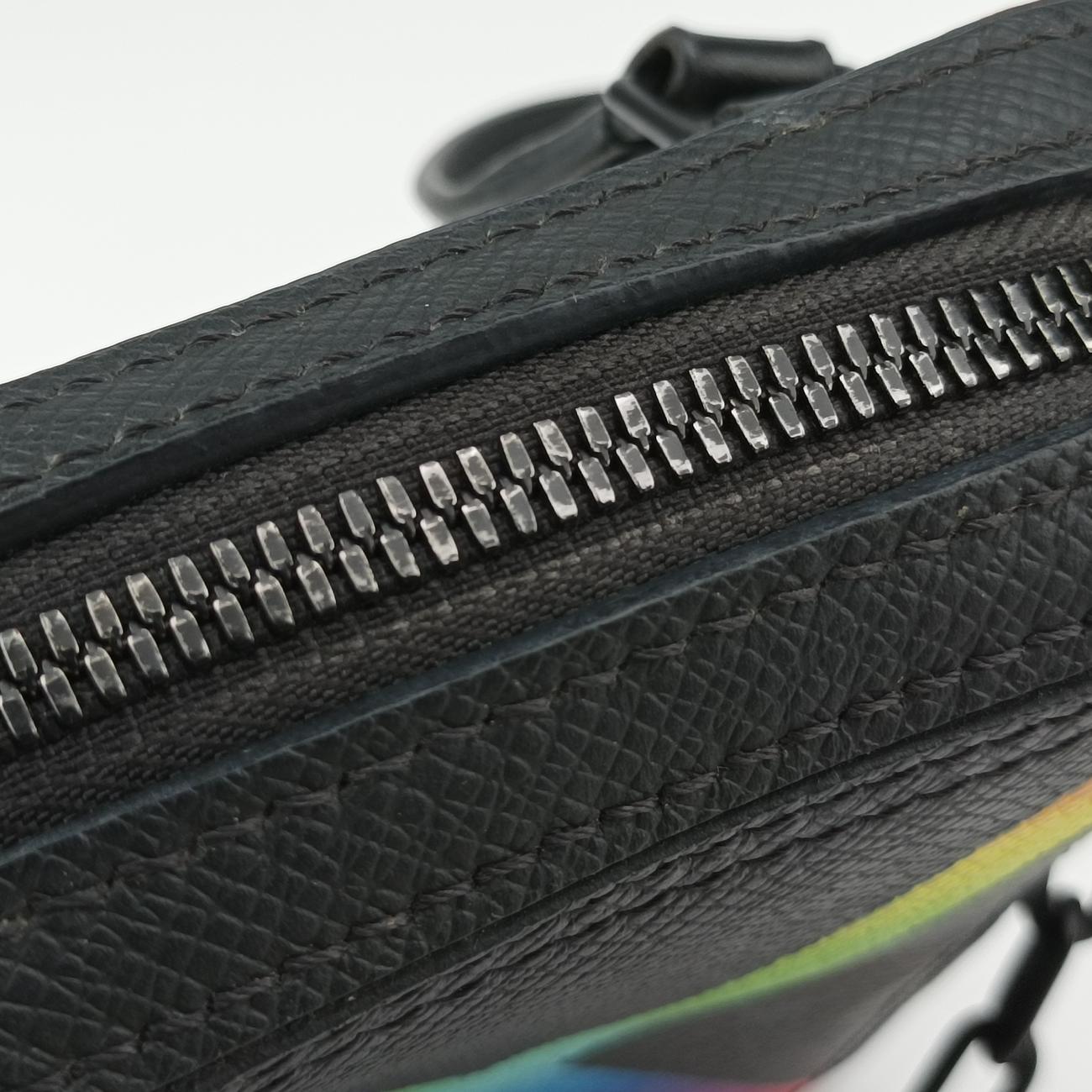 Danube Messenger black×RAINBOW Taiga M30332 CA1179ダヌーブメッセンジャー ブラック×レインボー タイガ M30332 CA1179