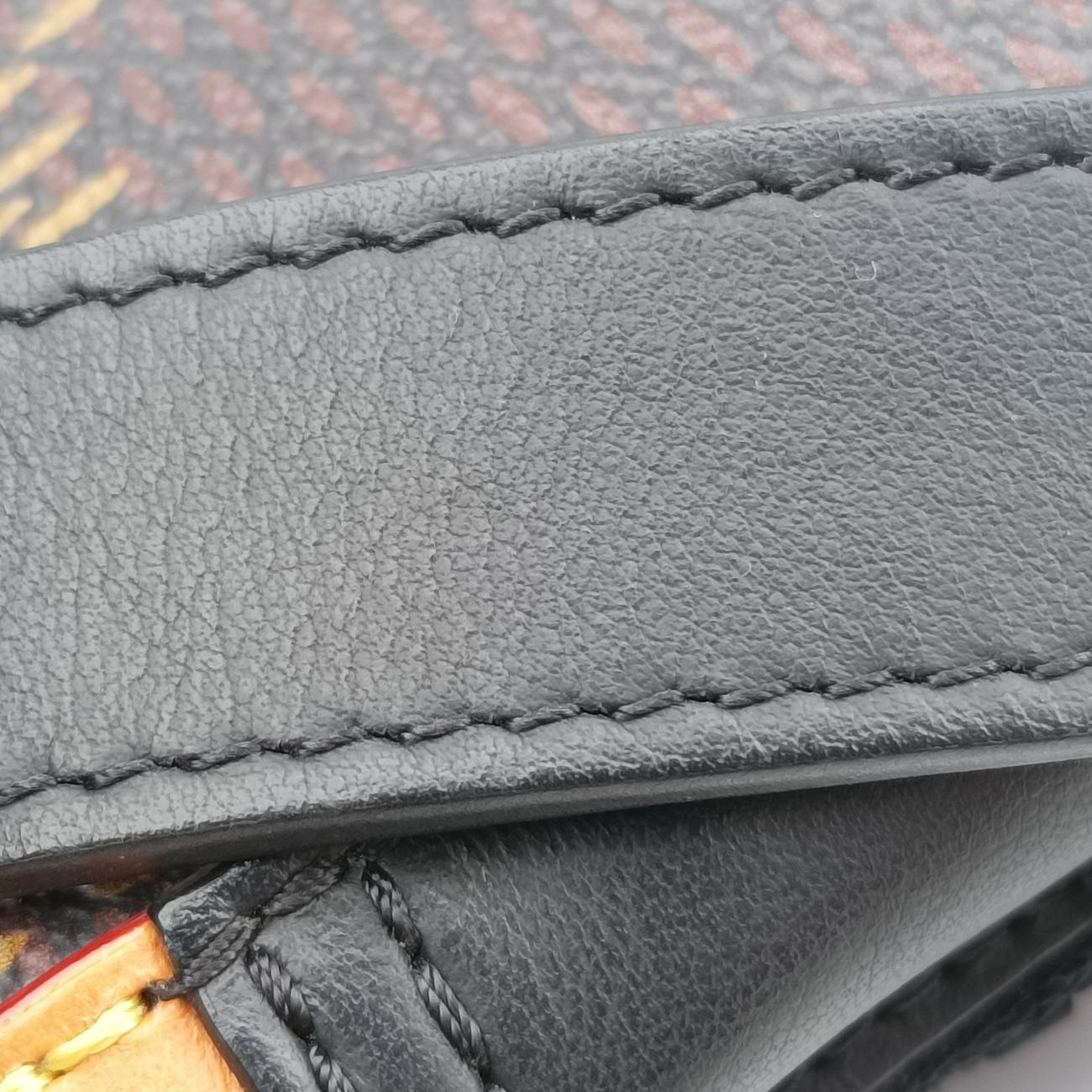 Nigo Amazone Sling messengerEBENE×brownDamier GiantN40379AR2260 ICチップナイゴ アマゾン スリング メッセンジャーエベーヌ×モノグラム/ブラウン系ダミエ ジャイアントN40379AR2260 ICチップ