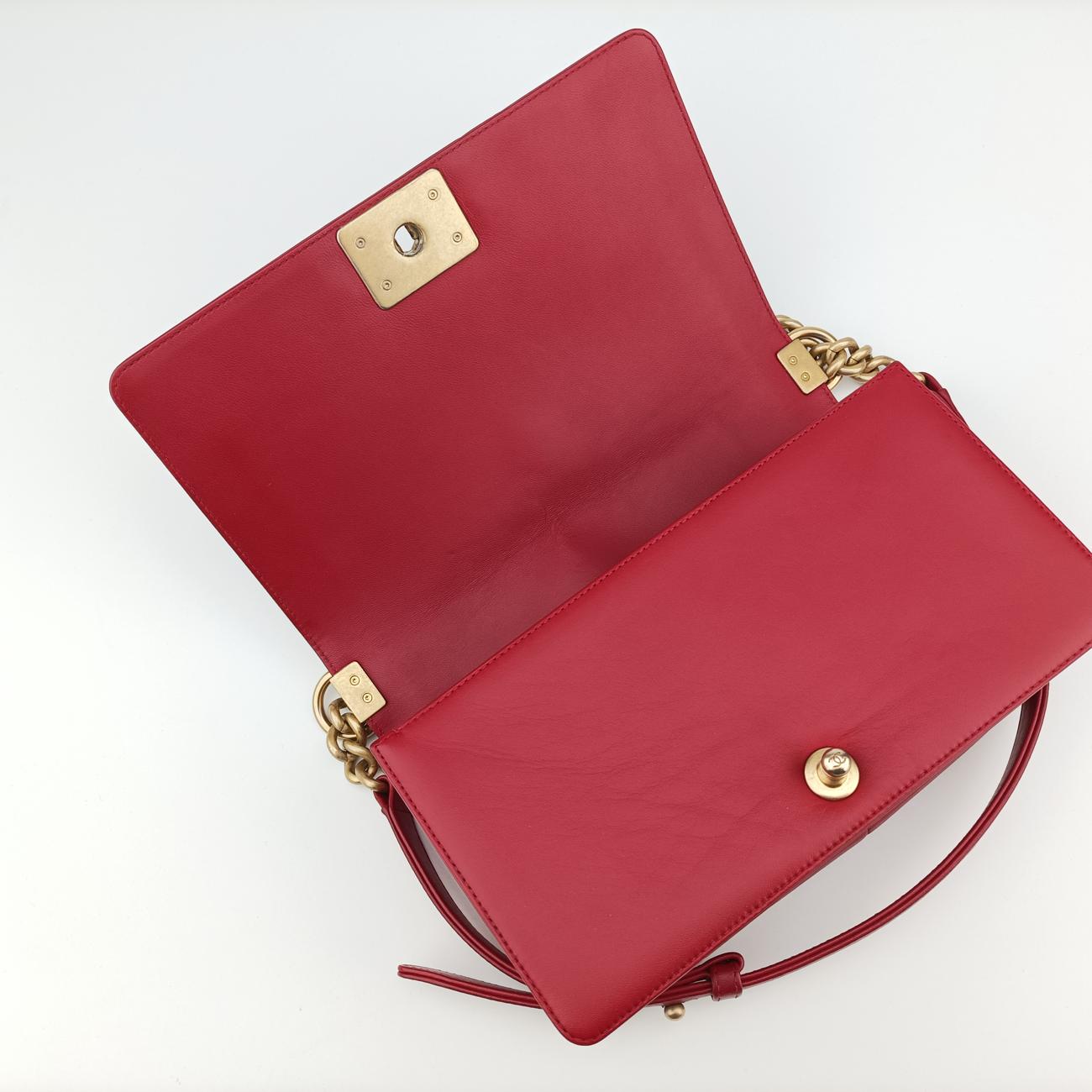 BOY CHANEL Red lambskin A67086 24605341ボーイシャネル レッド ラムスキン A67086 24605341