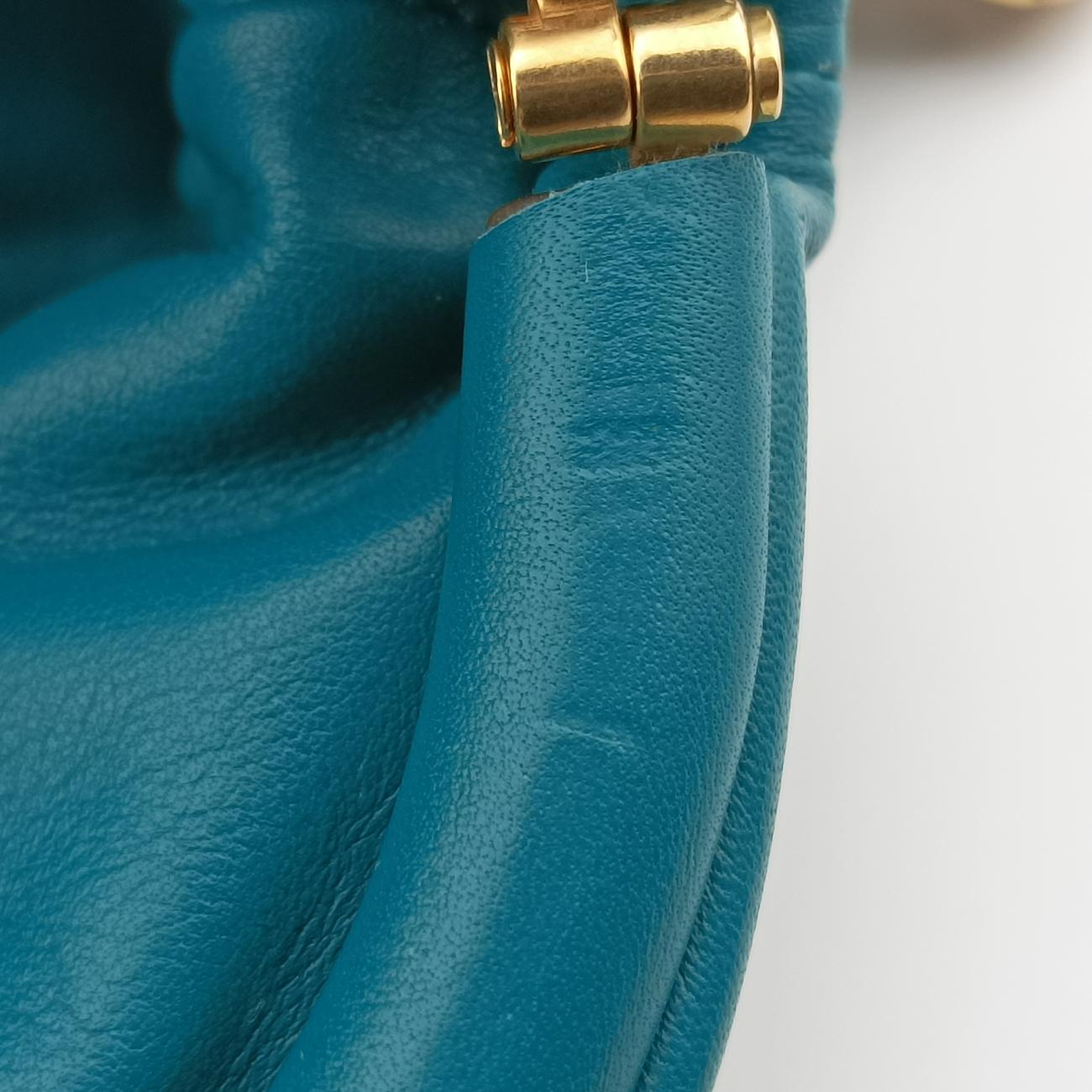 The Chain Pouch Green lambskin P01635952Aザ チェーンポーチ グリーン ラムスキン P01635952A