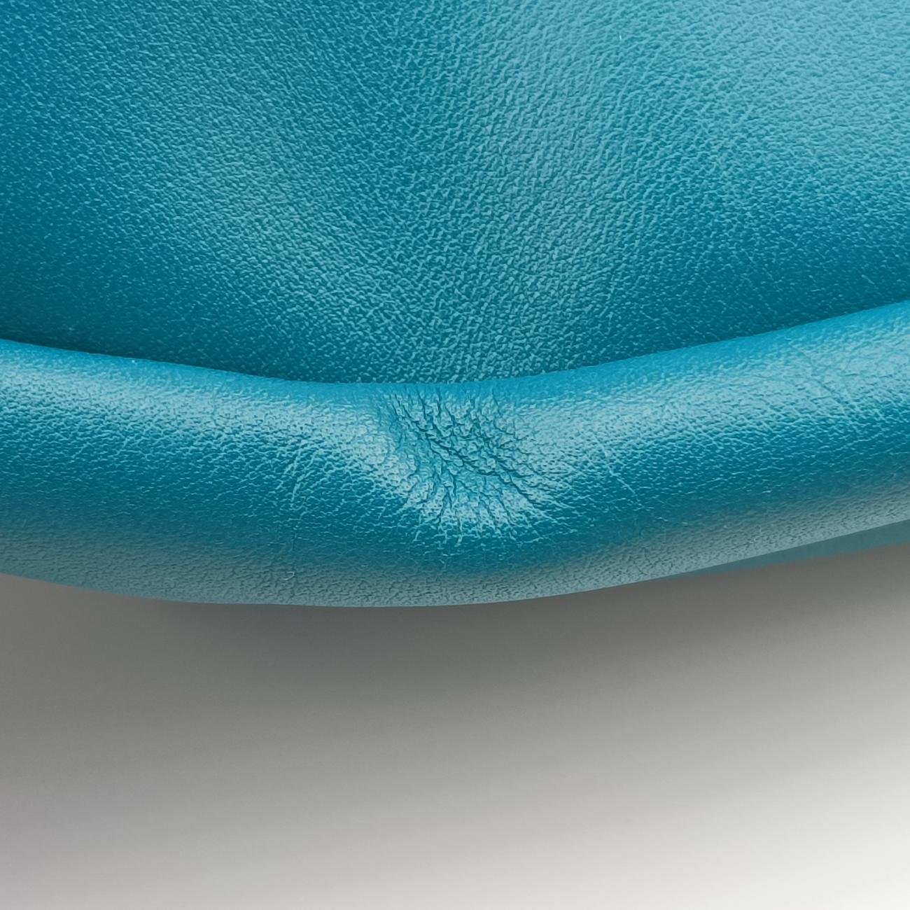 The Chain Pouch Green lambskin P01635952Aザ チェーンポーチ グリーン ラムスキン P01635952A