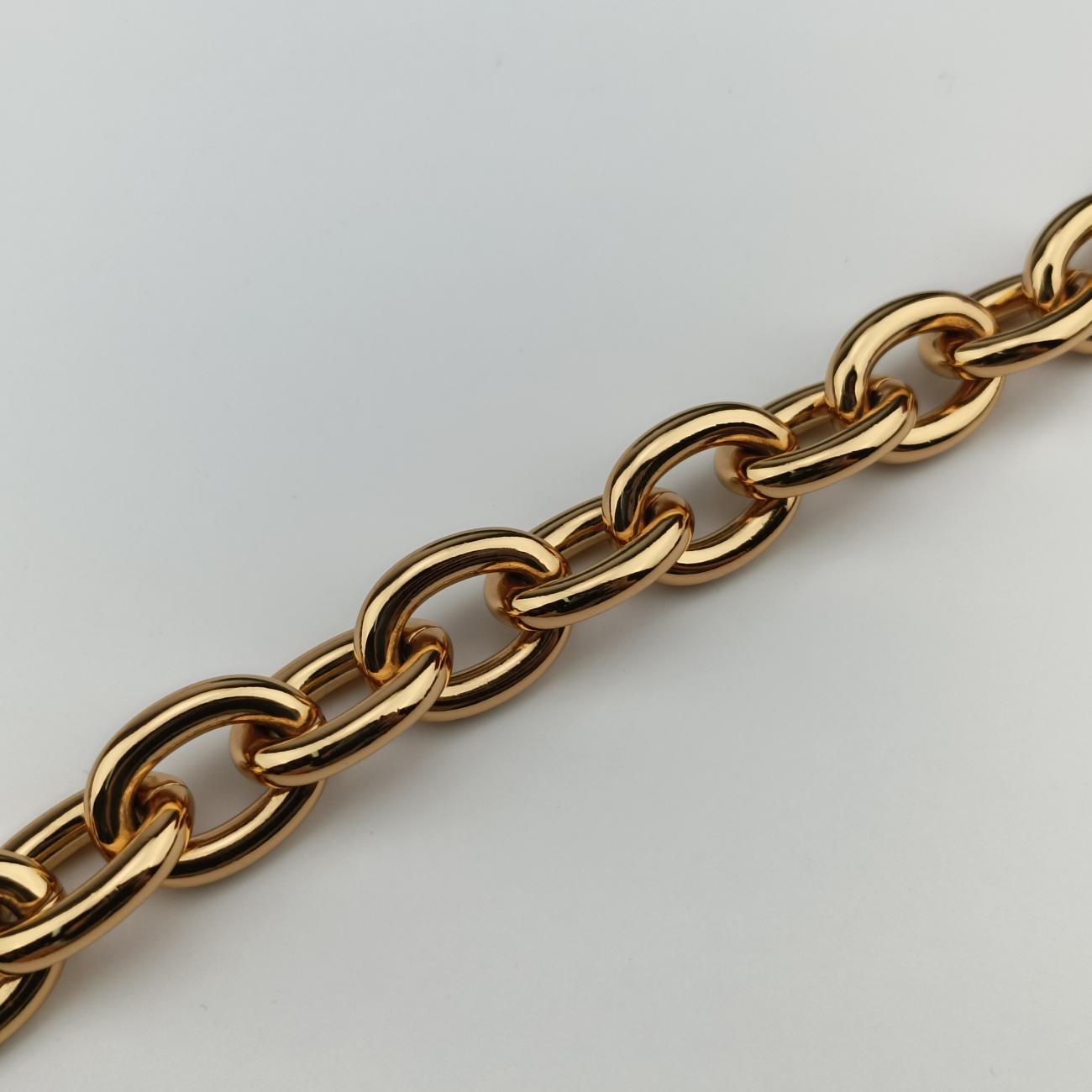 The Chain Pouch Green lambskin P01635952Aザ チェーンポーチ グリーン ラムスキン P01635952A