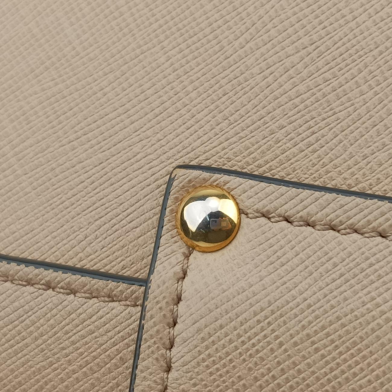 Turn lock Chevron Impunture Autre CuirBeigeSAFFIANO Leather1BD08959ターン ロックベージュサフィアーノレザー1BD08959