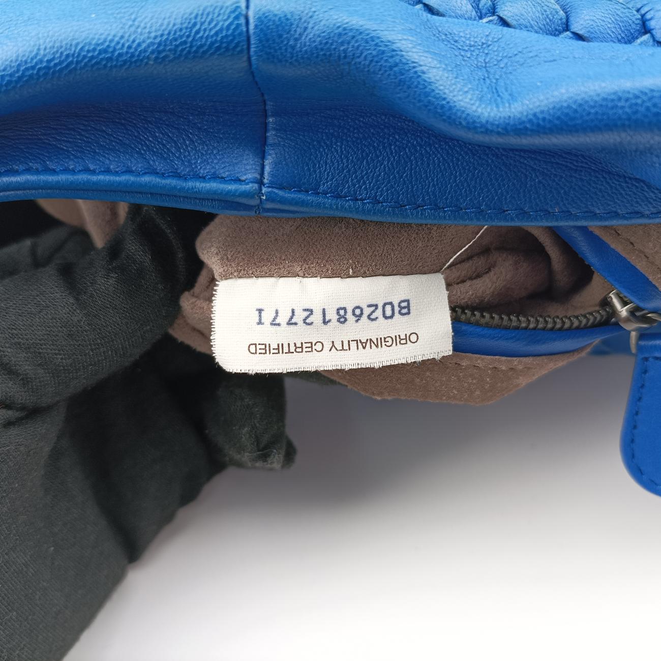 Intrecciato Blue lambskin B02681277Iイントレチャート ブルー ラムスキン B02681277I