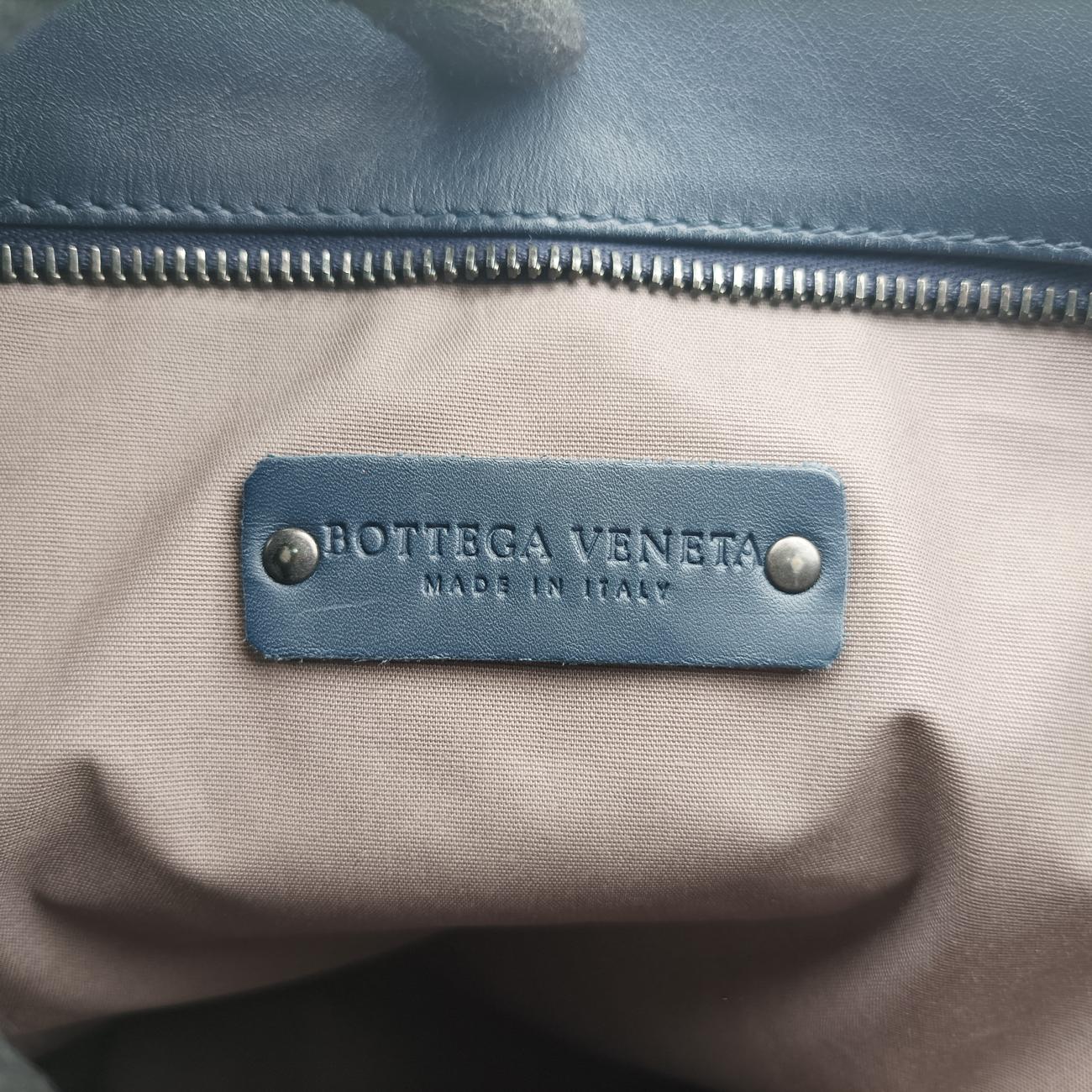 Intrecciato Navy lambskin B01436363Lイントレチャート ネイビー ラムスキン B01436363L