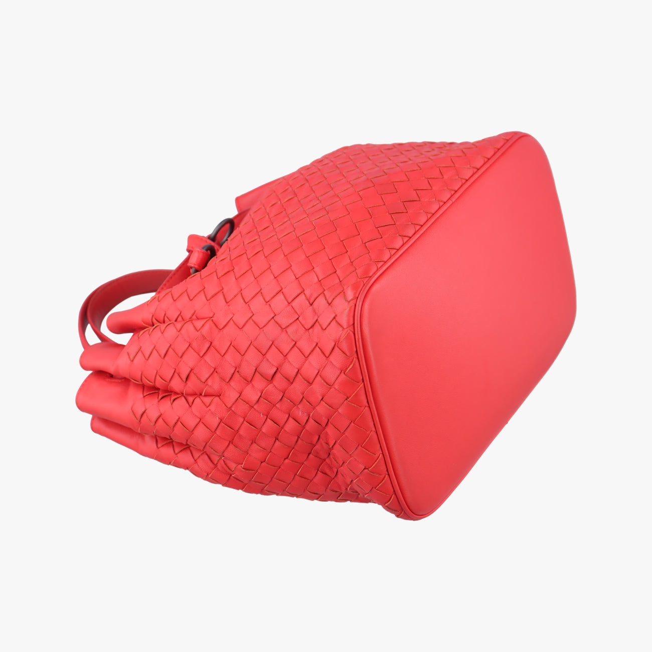 Intrecciato Drawstring Bucket Red lambskin B05592107Gイントレチャート ドローストリング バケット レッド ラムスキン B05592107G