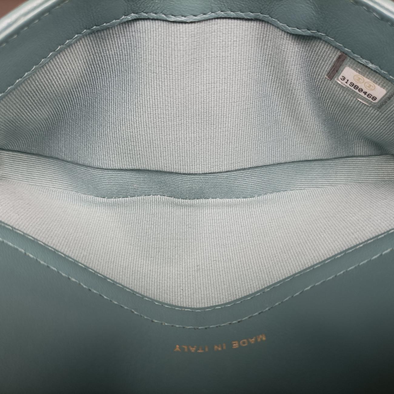 Matelassé Flap Phone Case Blue lambskin AP2096 31980468マトラッセ フラップ フォン ケース ブルー ラムスキン AP2096 31980468