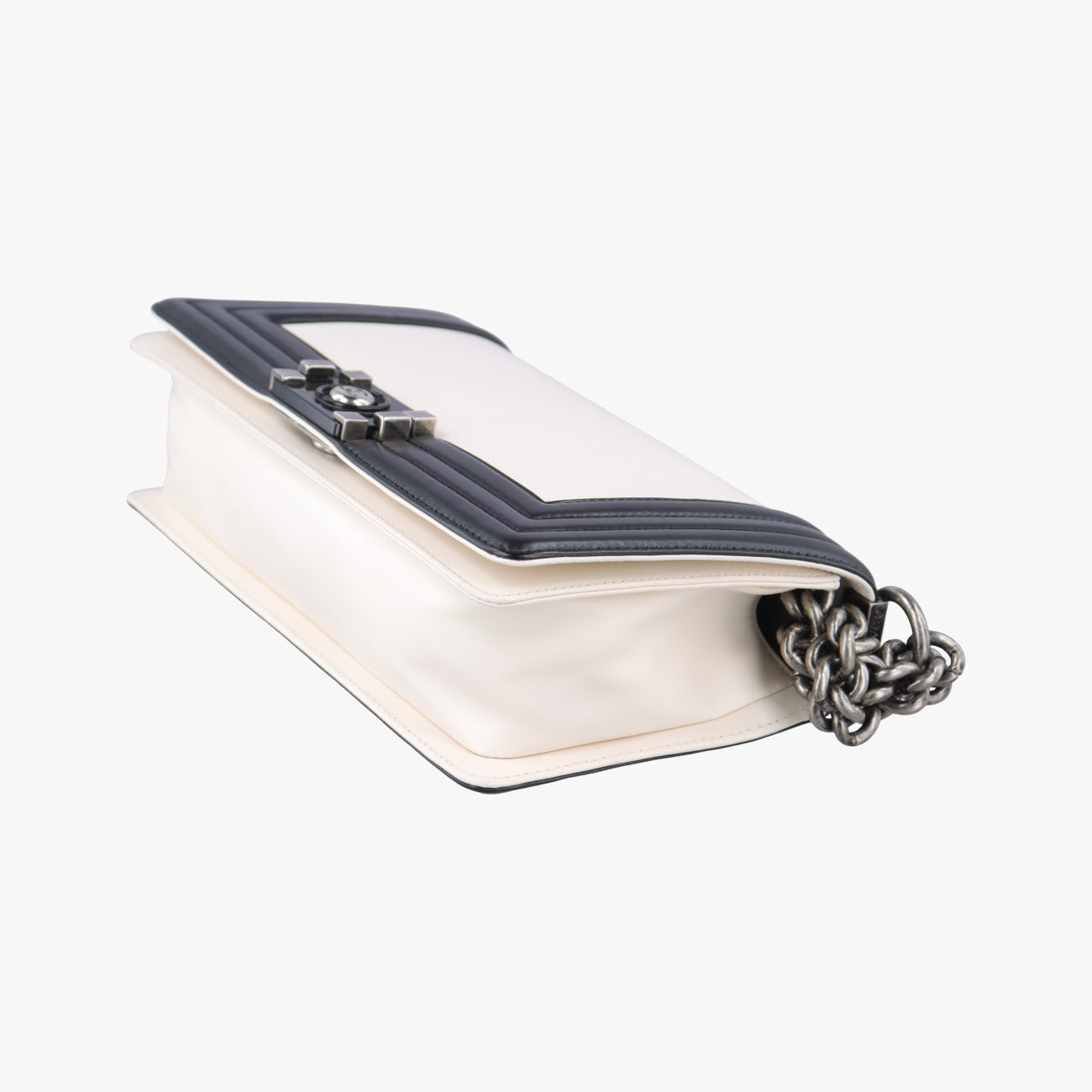 BOY CHANEL Black×white Leather A66713 15643111ボーイシャネル ブラック×ホワイト レザー A66713 15643111