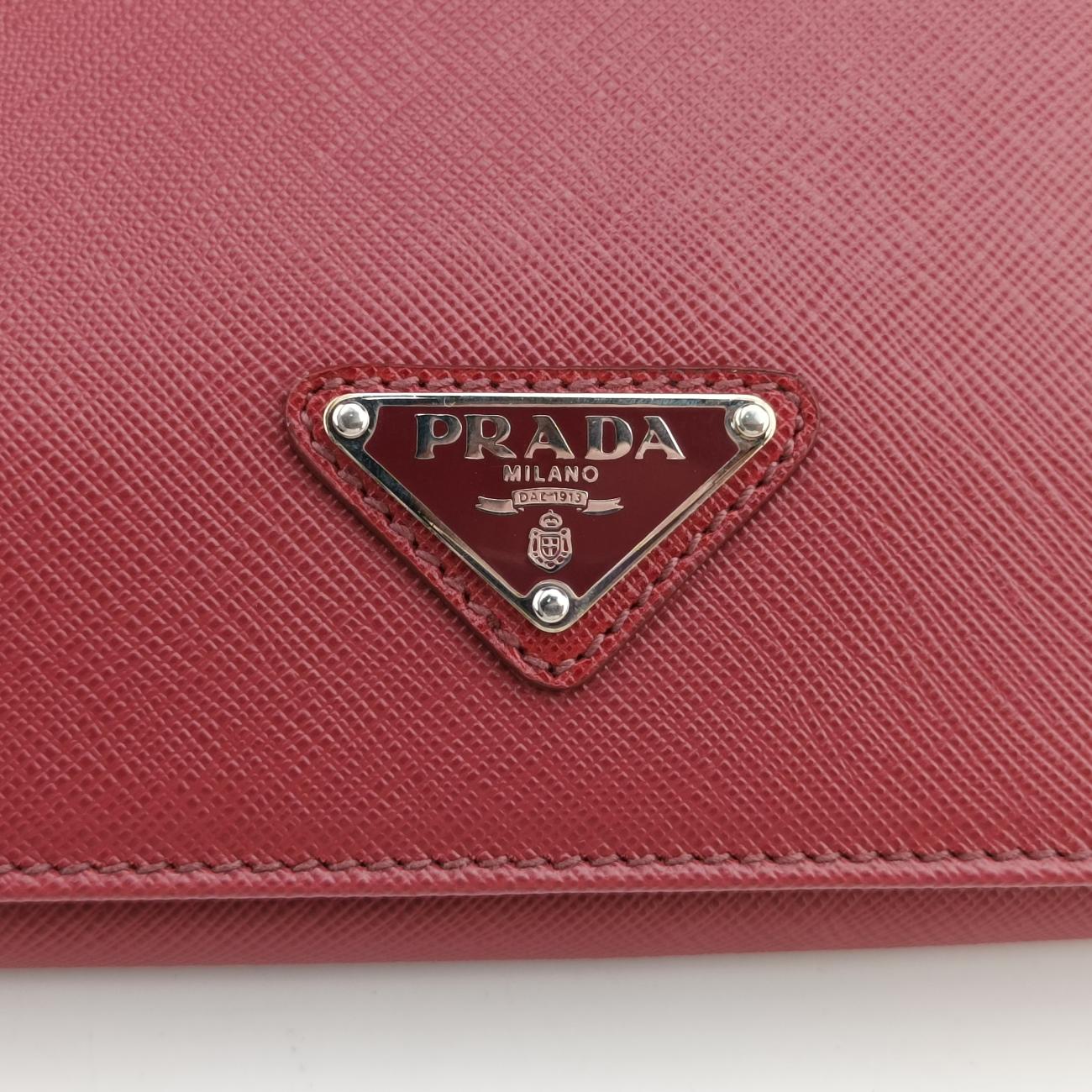 Triangle Logo Plate Red Saffiano Leather 49三角 ロゴ プレート レッド サフィアーノレザー 49