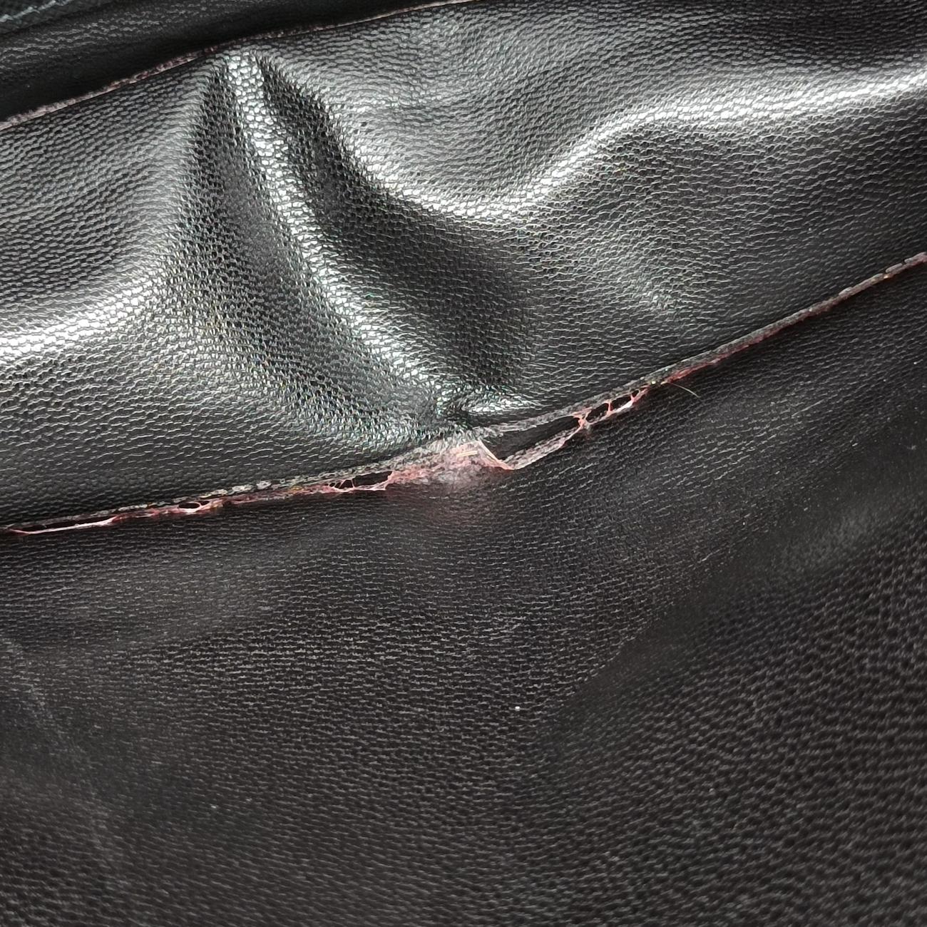 Triangle Logo Plate Red Saffiano Leather 49三角 ロゴ プレート レッド サフィアーノレザー 49