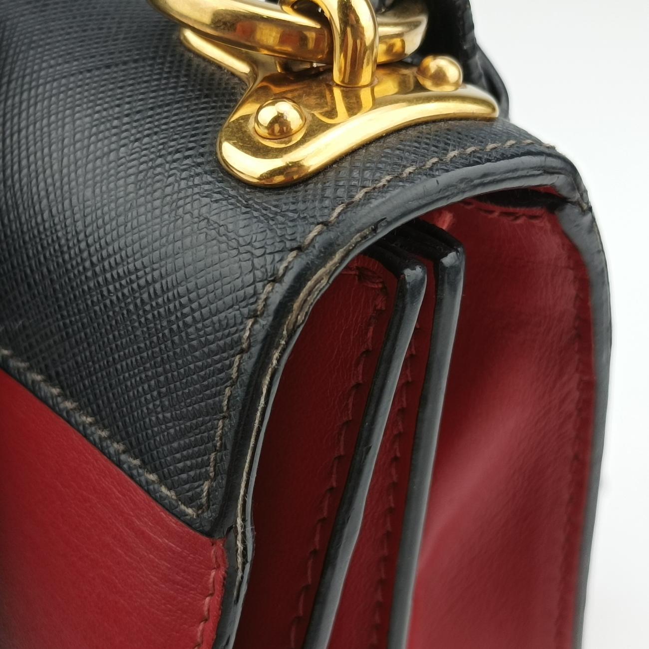 Cahier Red x Black Leather 1BD045 25 Pカイエ レッド×ブラック レザー×サフィアーノレザー 1BD045 25 P