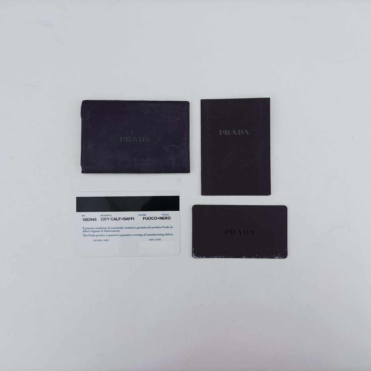 Cahier Red x Black Leather 1BD045 25 Pカイエ レッド×ブラック レザー×サフィアーノレザー 1BD045 25 P