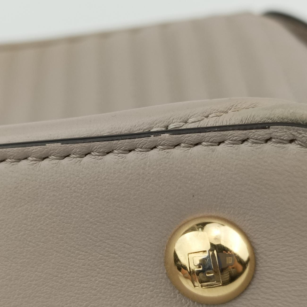 Dotcom Click Small Beige Leather 8BN299 8BN299-9NJ-178.8007ドットコム クリック スモール ベージュ レザー 8BN299 8BN299-9NJ-178.8007