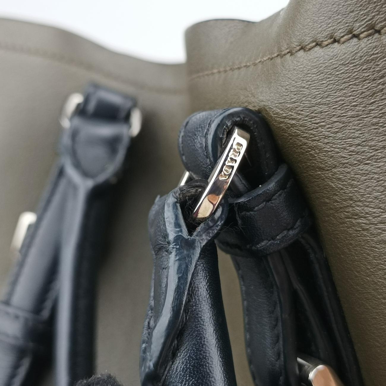 Prada City Calf Double Green×Black Leather 239/Eプラダ シティ カーフ ダブル グリーン×ブラック レザー 239/E