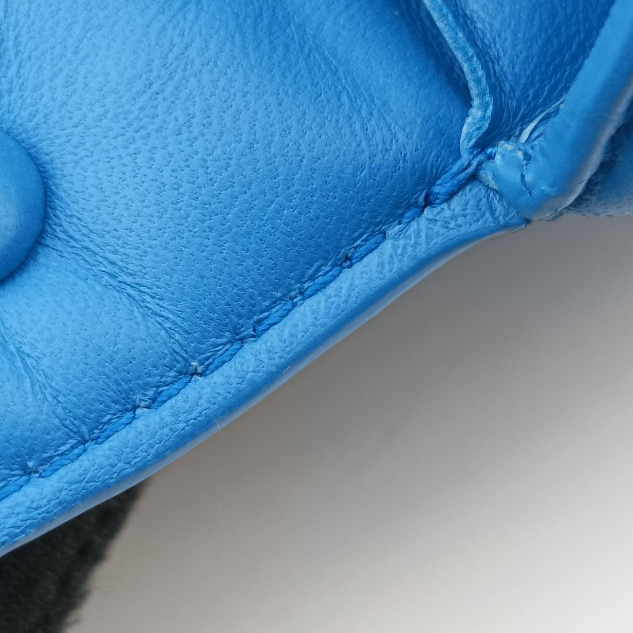 The Chain Cassette Blue lambskin B09086686Gザ チェーン カセット ブルー ラムスキン B09086686G