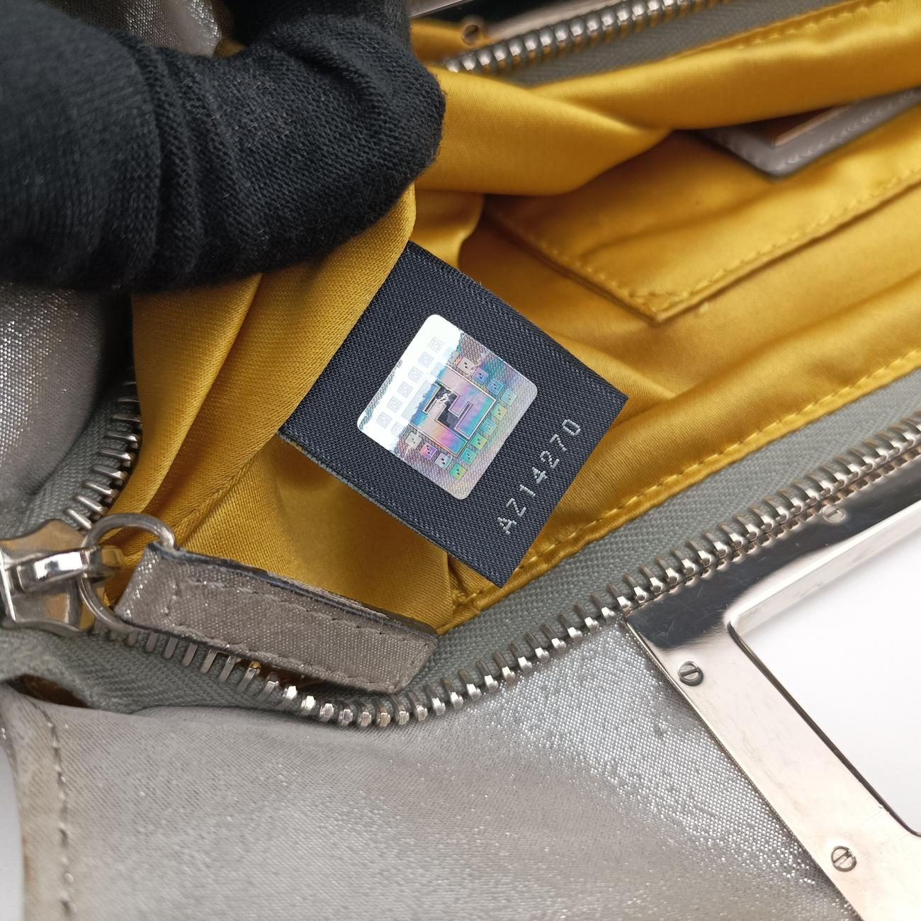 Logo Clutch Silver Leather 8BP041 2258~8BP041~BKL~098ロゴクラッチ シルバー レザー 8BP041 2258~8BP041~BKL~098