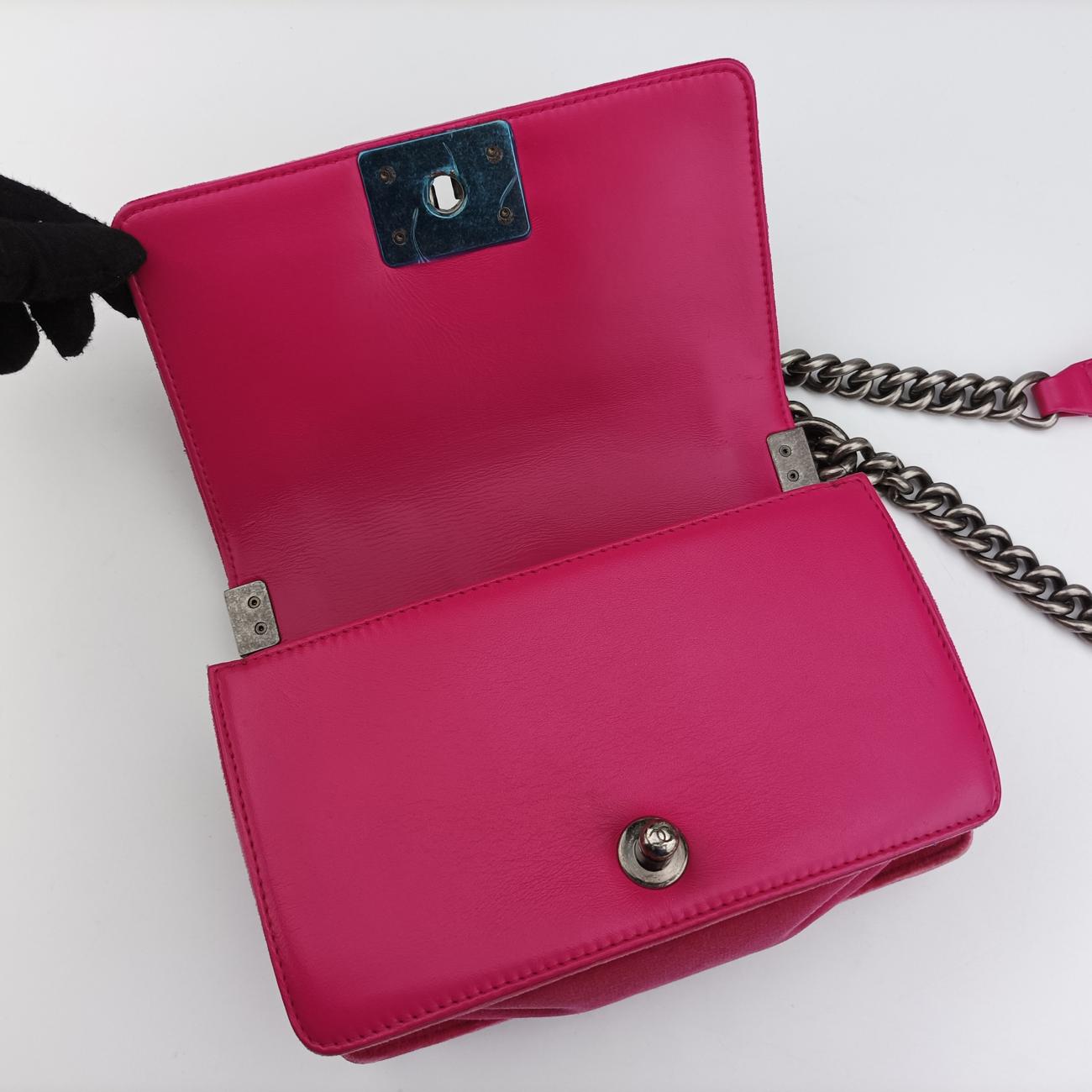 BOY CHANEL Rose velour A67416 18372057ボーイシャネル ローズ レッド ベロア A67416 18372057