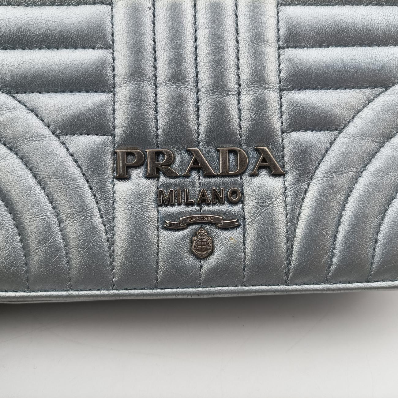 Metallic Nappa Stitching Diagramme Chain Iridescent Silver Leather 107 Fメタリックナッパステッチダイアグラムチェーン イルデセント シルバー レザー 107 F