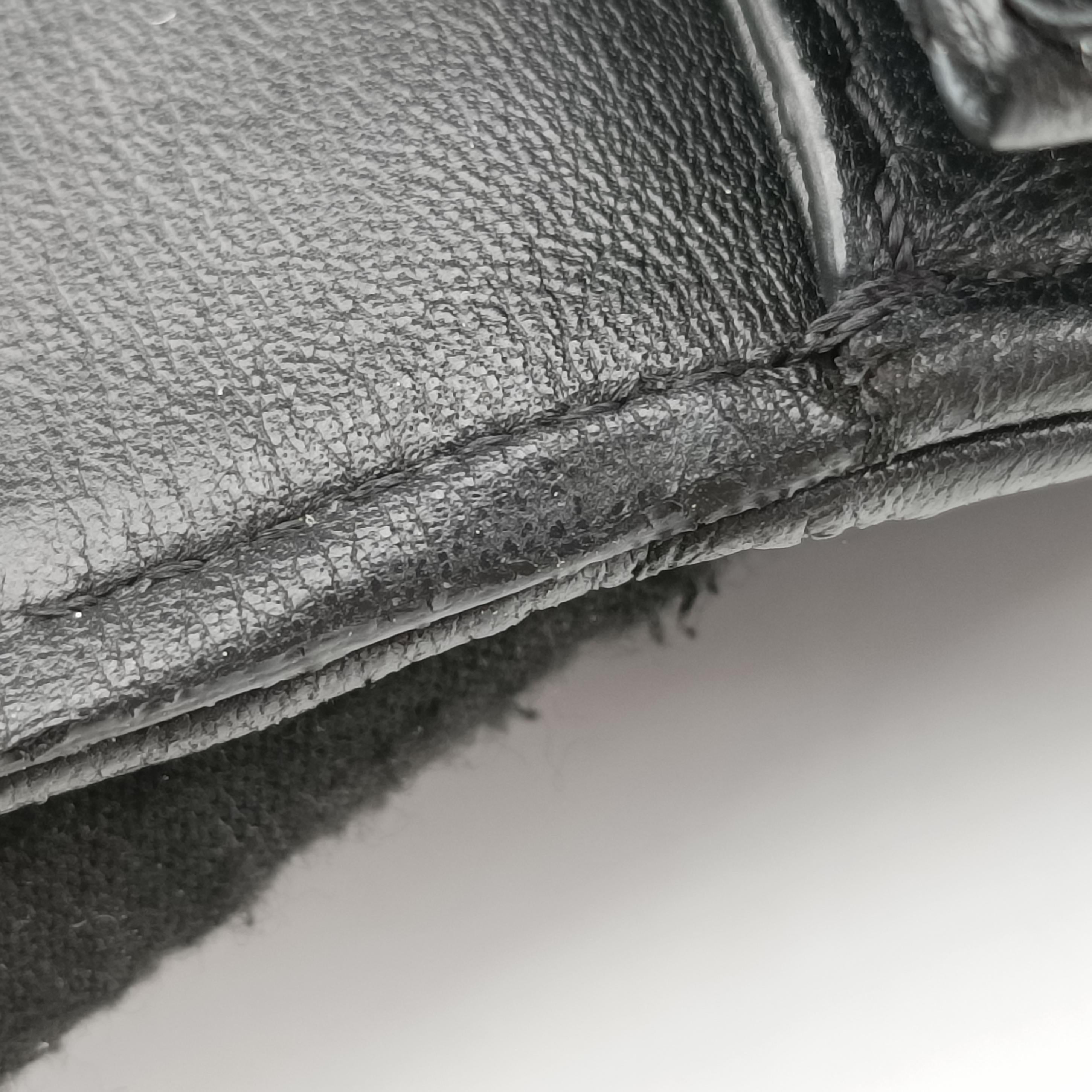 LV logo flap Noir sequins PL2186LVロゴフラップ ノワール スパンコール PL2186