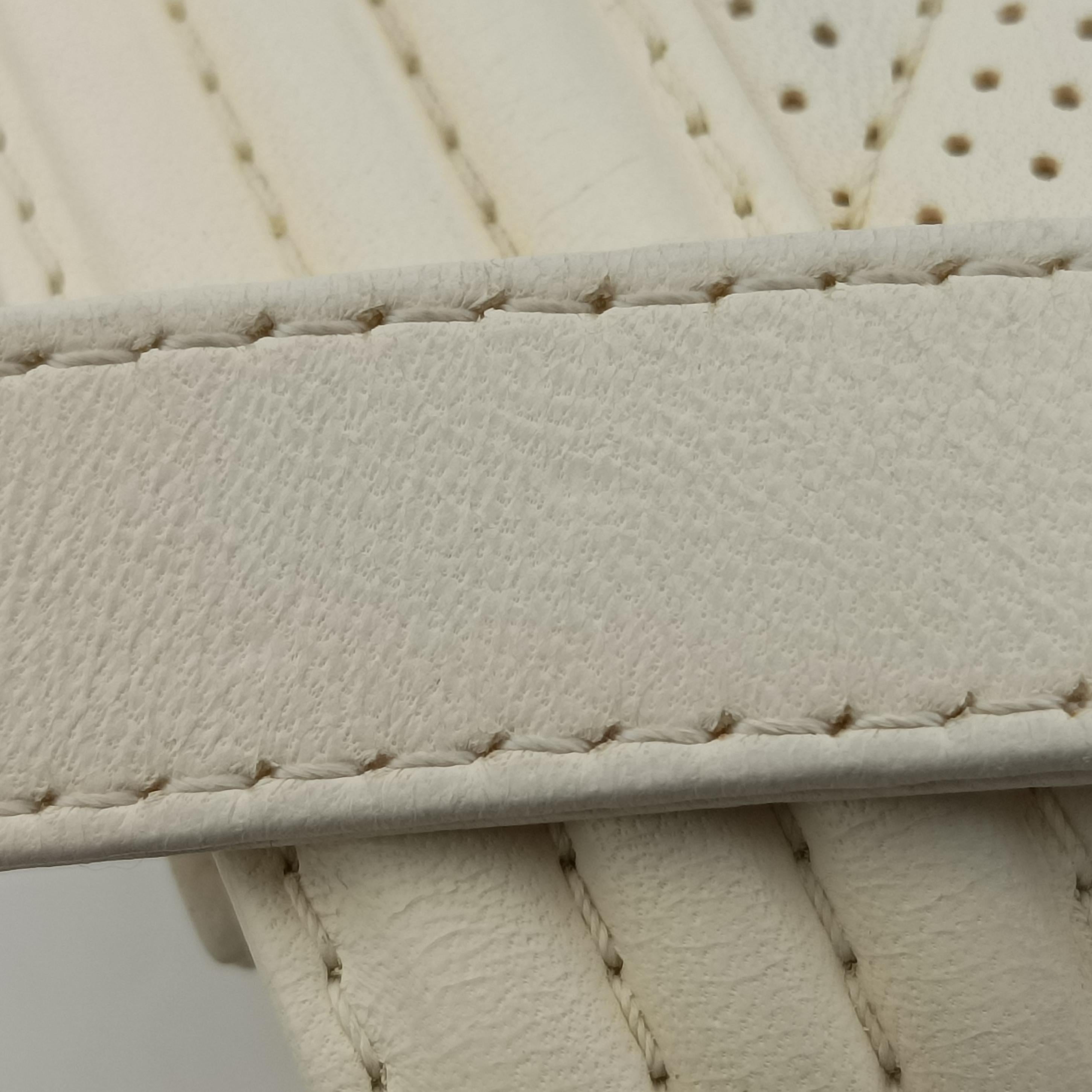 BOY CHANEL White Leather A67086 19277583ボーイシャネル ホワイト レザー A67086 19277583