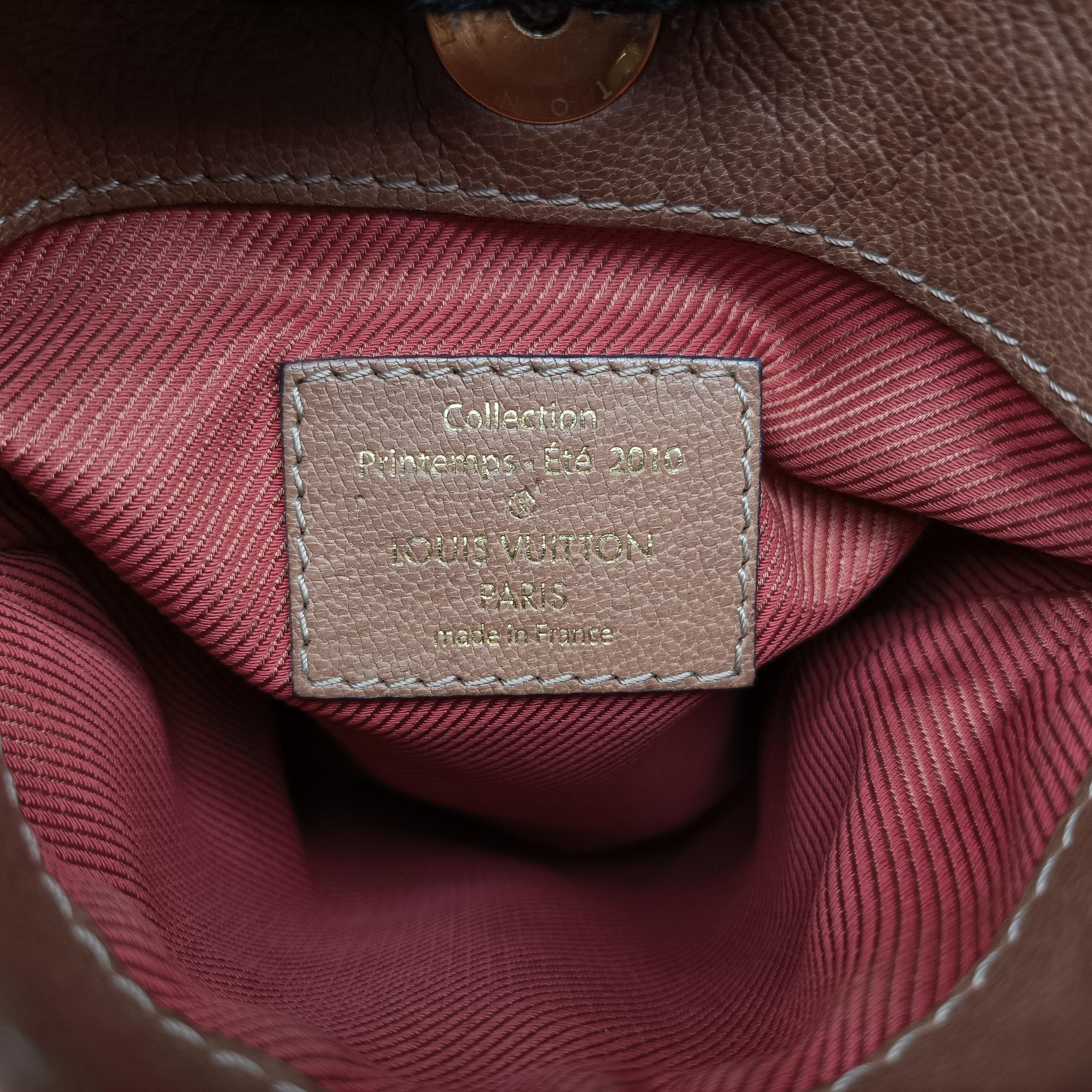 Underground Flat MessengerBrown × PinkLeatherM40369FL0180アンダーグラウンド フラット メッセンジャーブラウン × ピンクレザーM40369FL0180