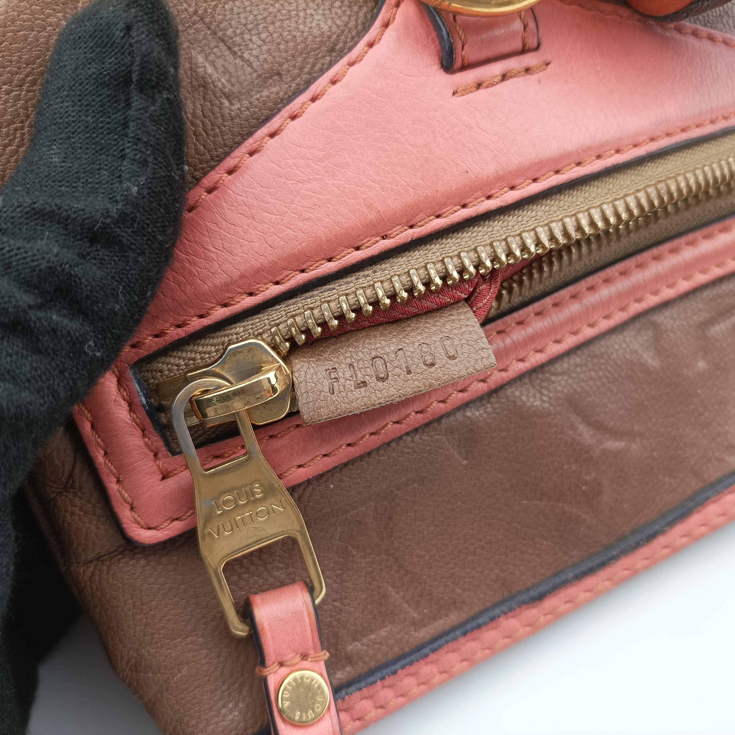 Underground Flat MessengerBrown × PinkLeatherM40369FL0180アンダーグラウンド フラット メッセンジャーブラウン × ピンクレザーM40369FL0180