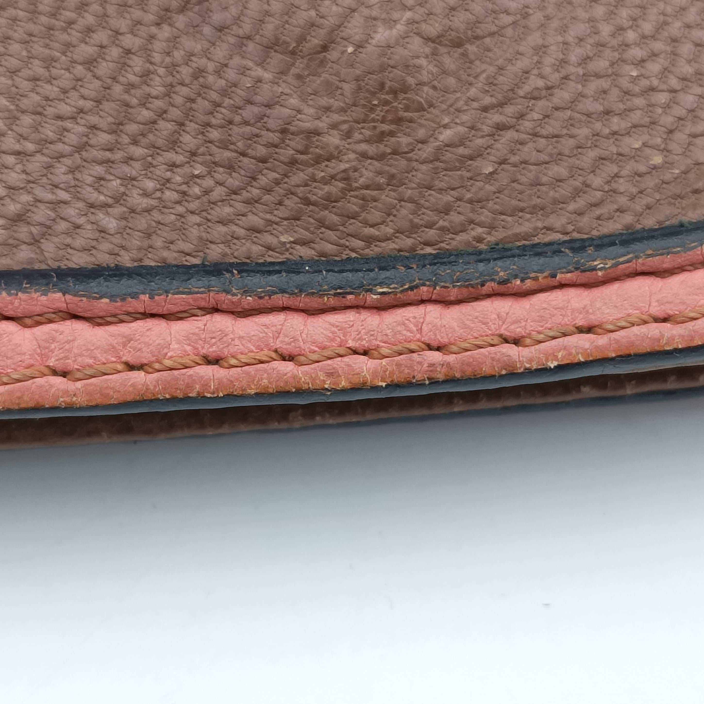 Underground Flat MessengerBrown × PinkLeatherM40369FL0180アンダーグラウンド フラット メッセンジャーブラウン × ピンクレザーM40369FL0180