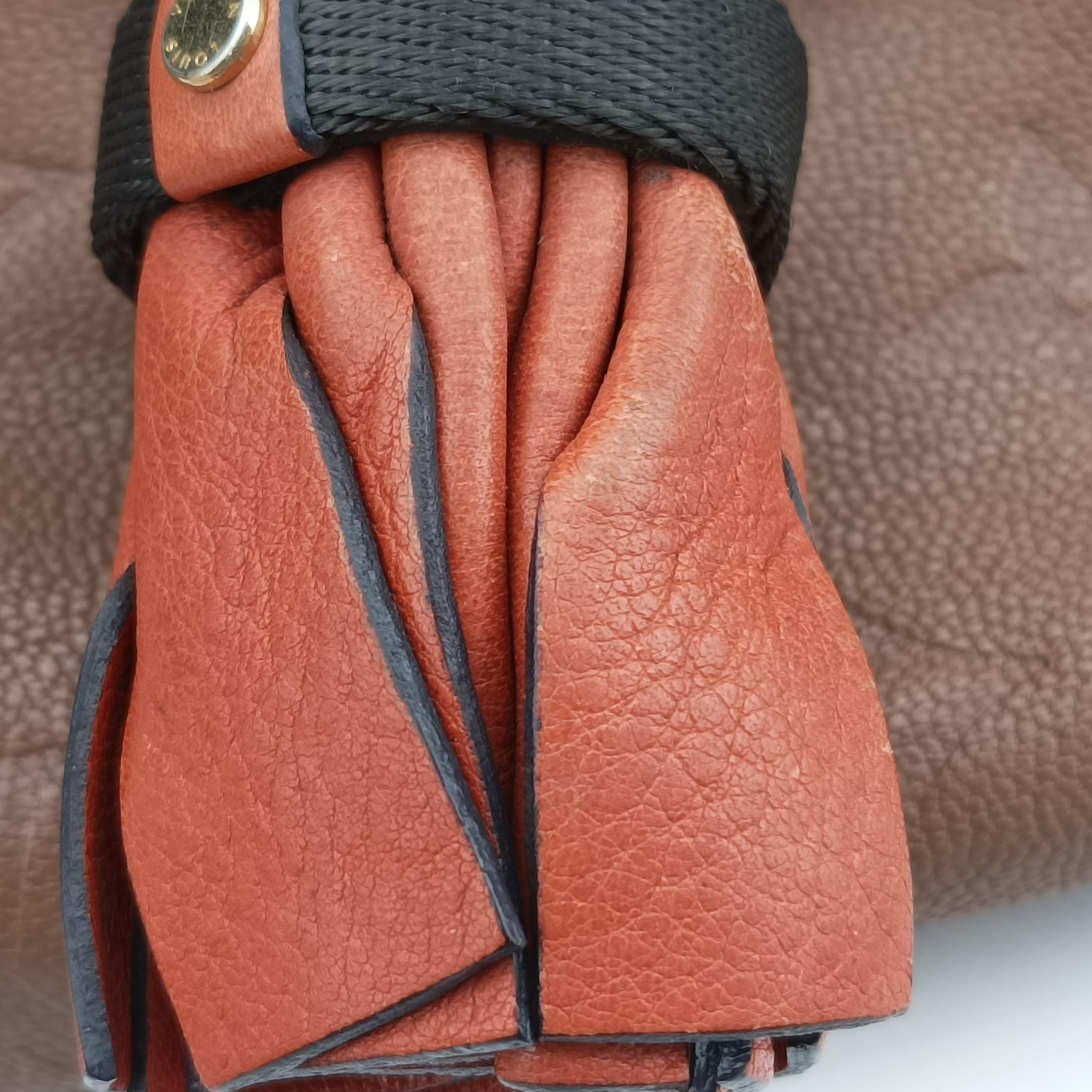 Underground Flat MessengerBrown × PinkLeatherM40369FL0180アンダーグラウンド フラット メッセンジャーブラウン × ピンクレザーM40369FL0180