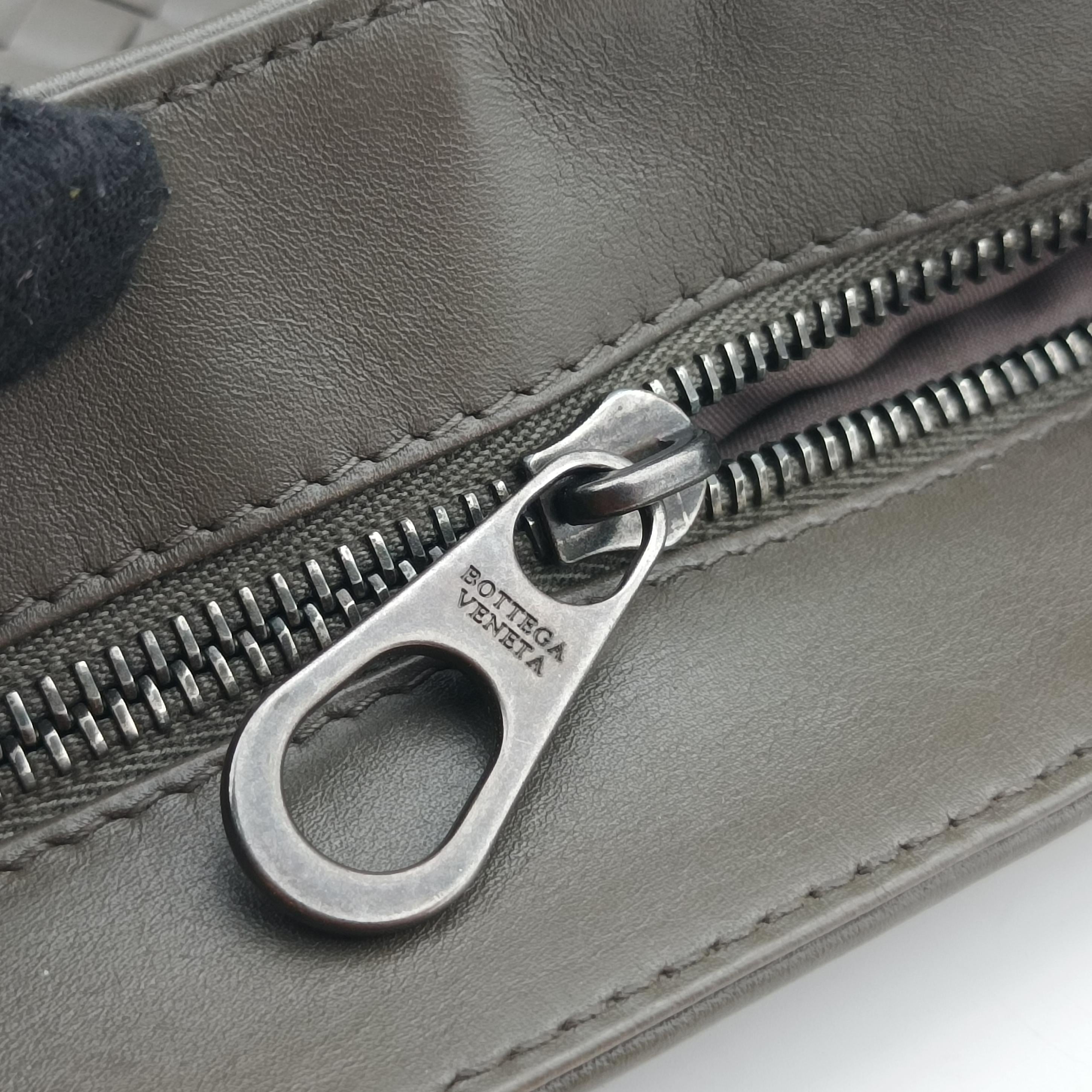 Intrecciato Grey lambskin B01078387Fイントレチャート グレー ラムスキン B01078387F