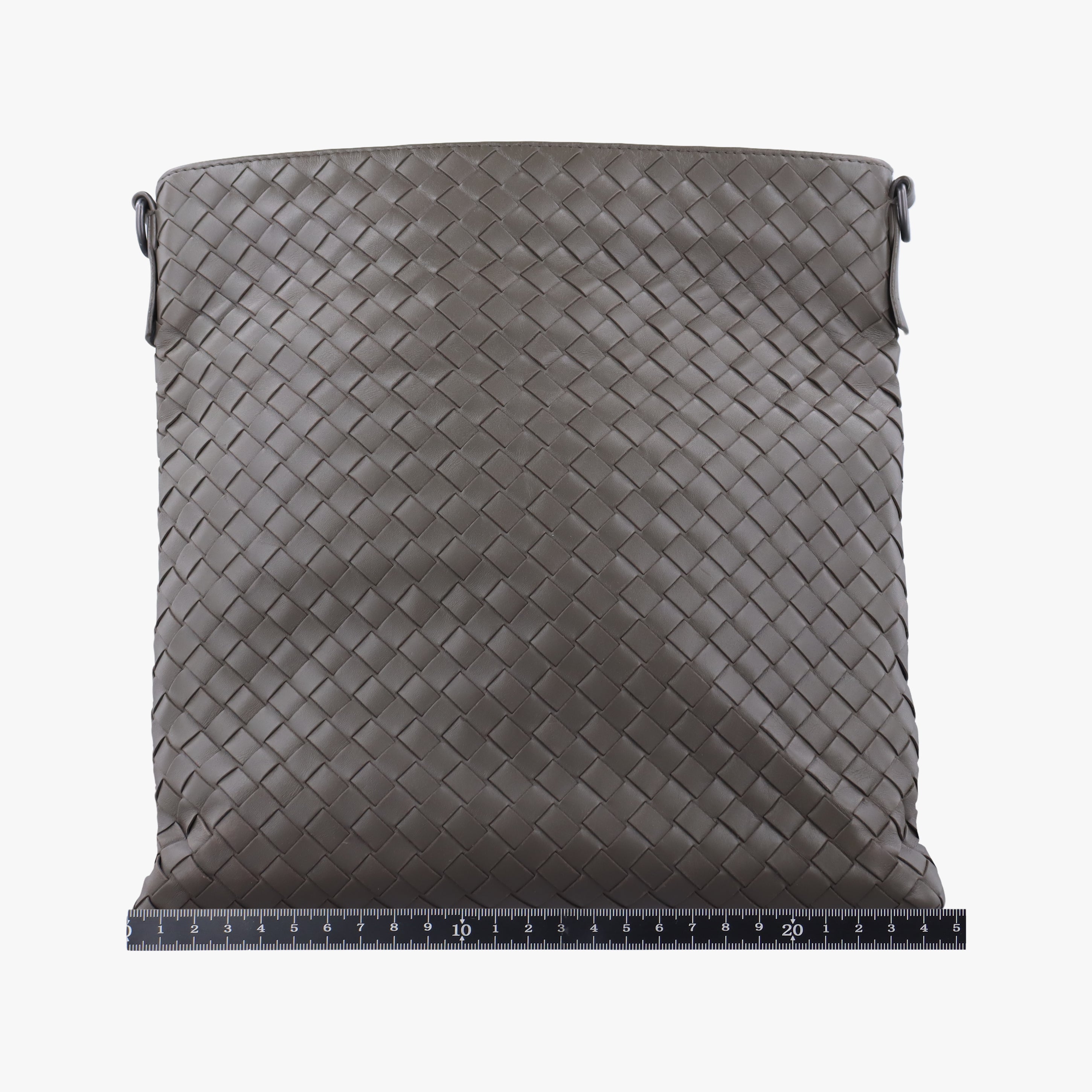 Intrecciato Grey lambskin B01078387Fイントレチャート グレー ラムスキン B01078387F