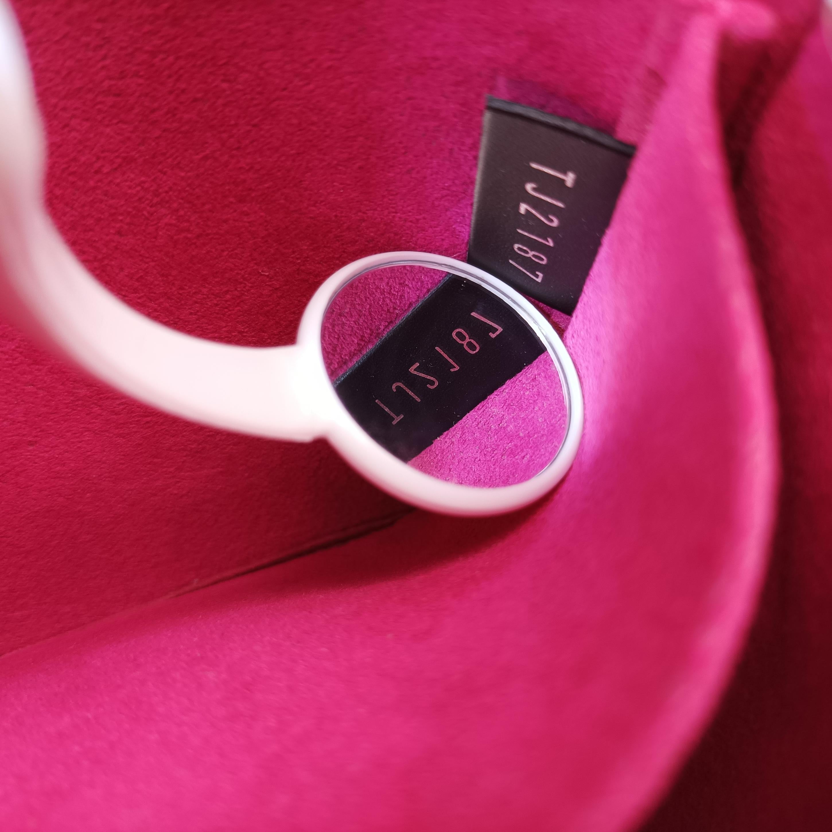 Pochette FéLICIE Noir×hot pink EPI M64579 TJ2187ポシェット フェリシー ノワール×ホットピンク エピ M64579 TJ2187