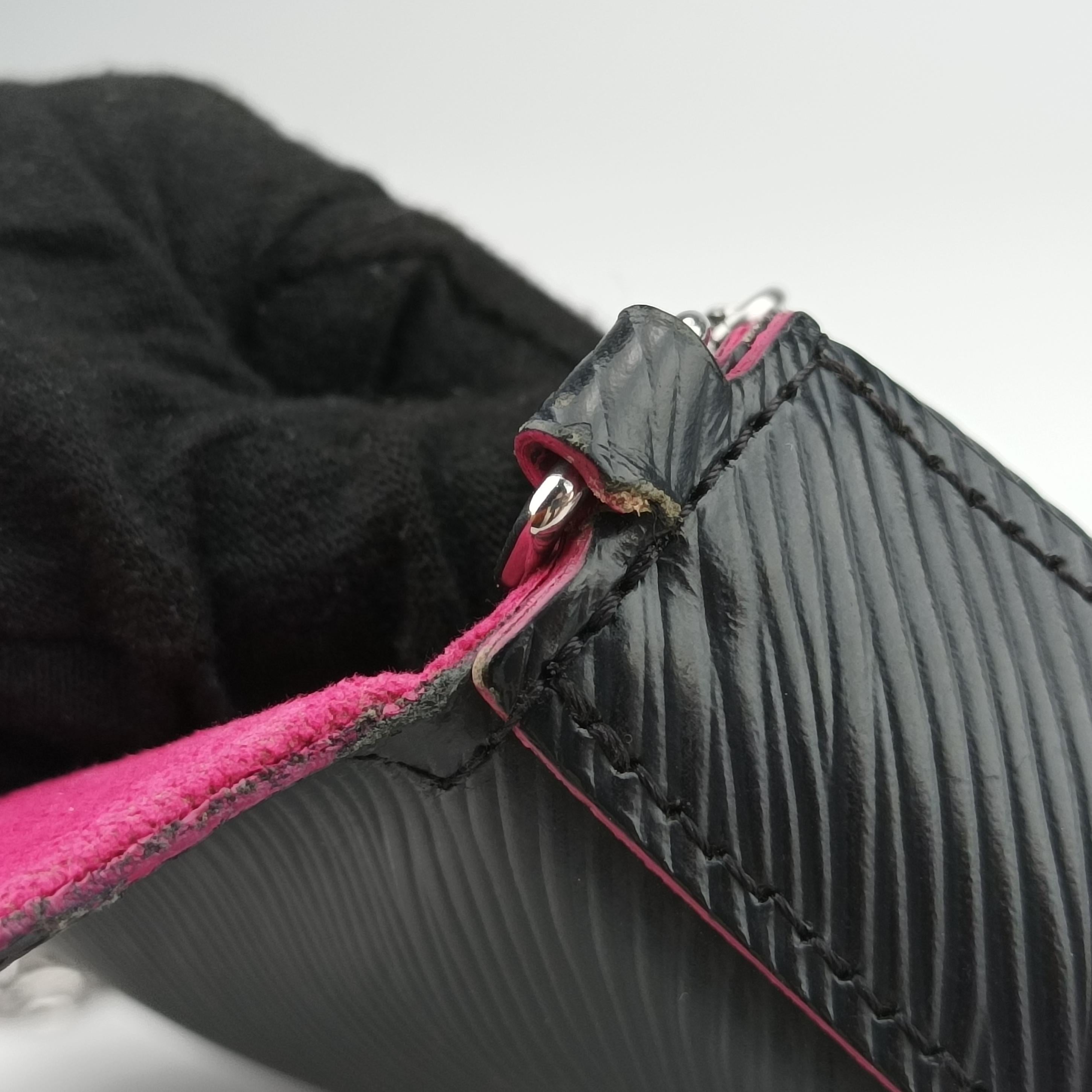 Pochette FéLICIE Noir×hot pink EPI M64579 TJ2187ポシェット フェリシー ノワール×ホットピンク エピ M64579 TJ2187