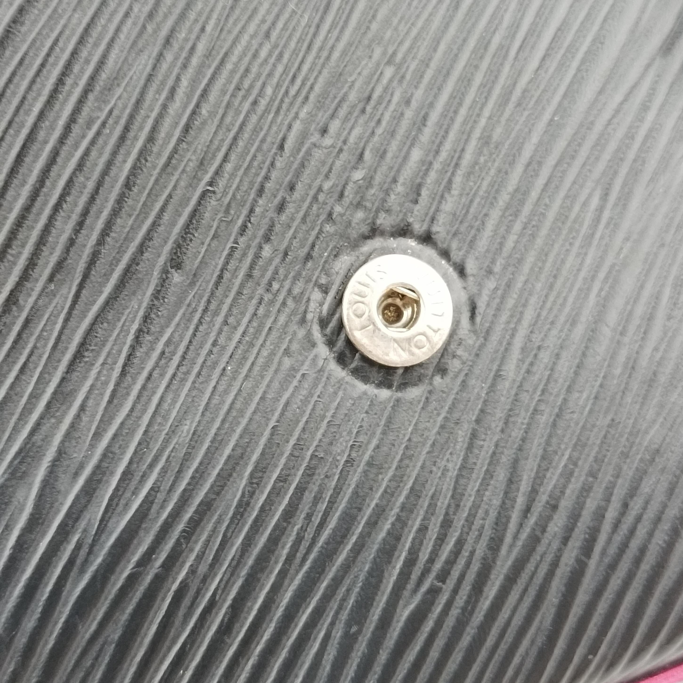 Pochette FéLICIE Noir×hot pink EPI M64579 TJ2187ポシェット フェリシー ノワール×ホットピンク エピ M64579 TJ2187