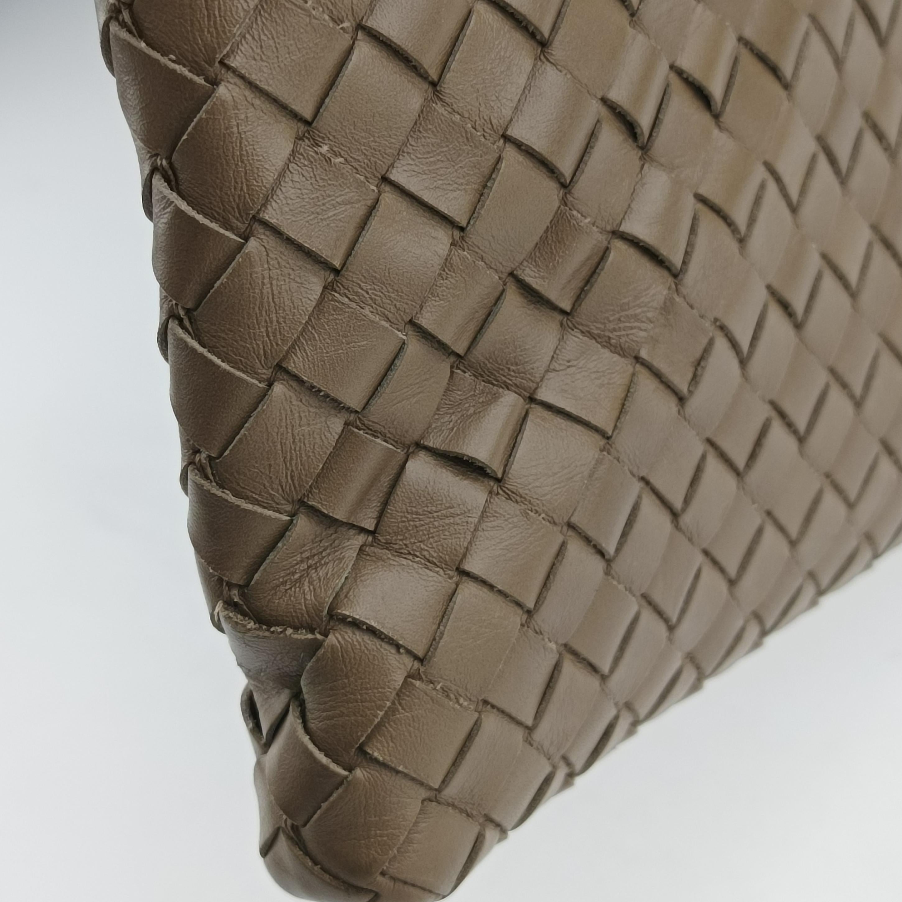 Intrecciato khaki lambskin B01901294Iイントレチャート カーキ ラムスキン B01901294I