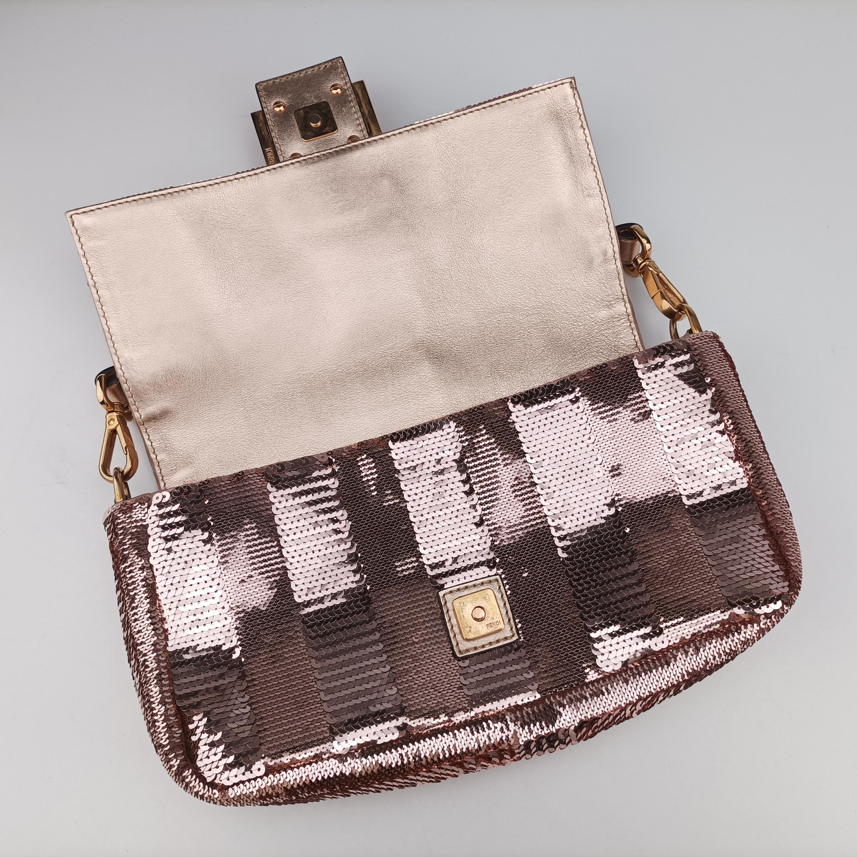 BAGUETTE Pink sequins 8BR600 8BR600-AAFU-208-10429マンマバケット ピンク スパンコール 8BR600 8BR600-AAFU-208-10429