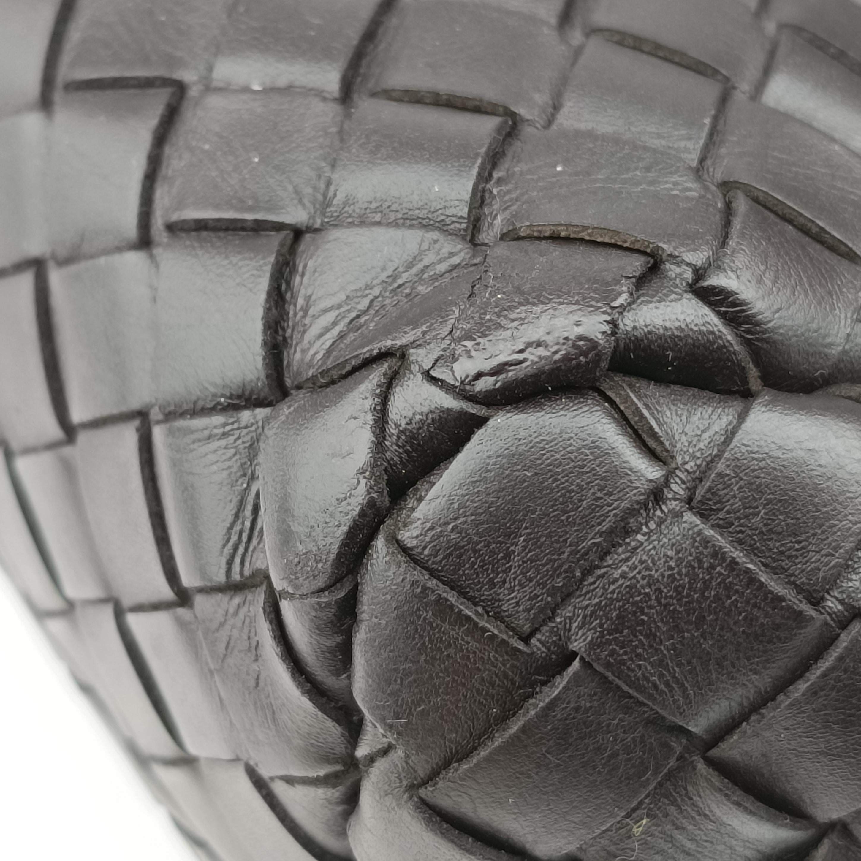 Intrecciato Black lambskin B01350810Lイントレチャート ブラック ラムスキン B01350810L