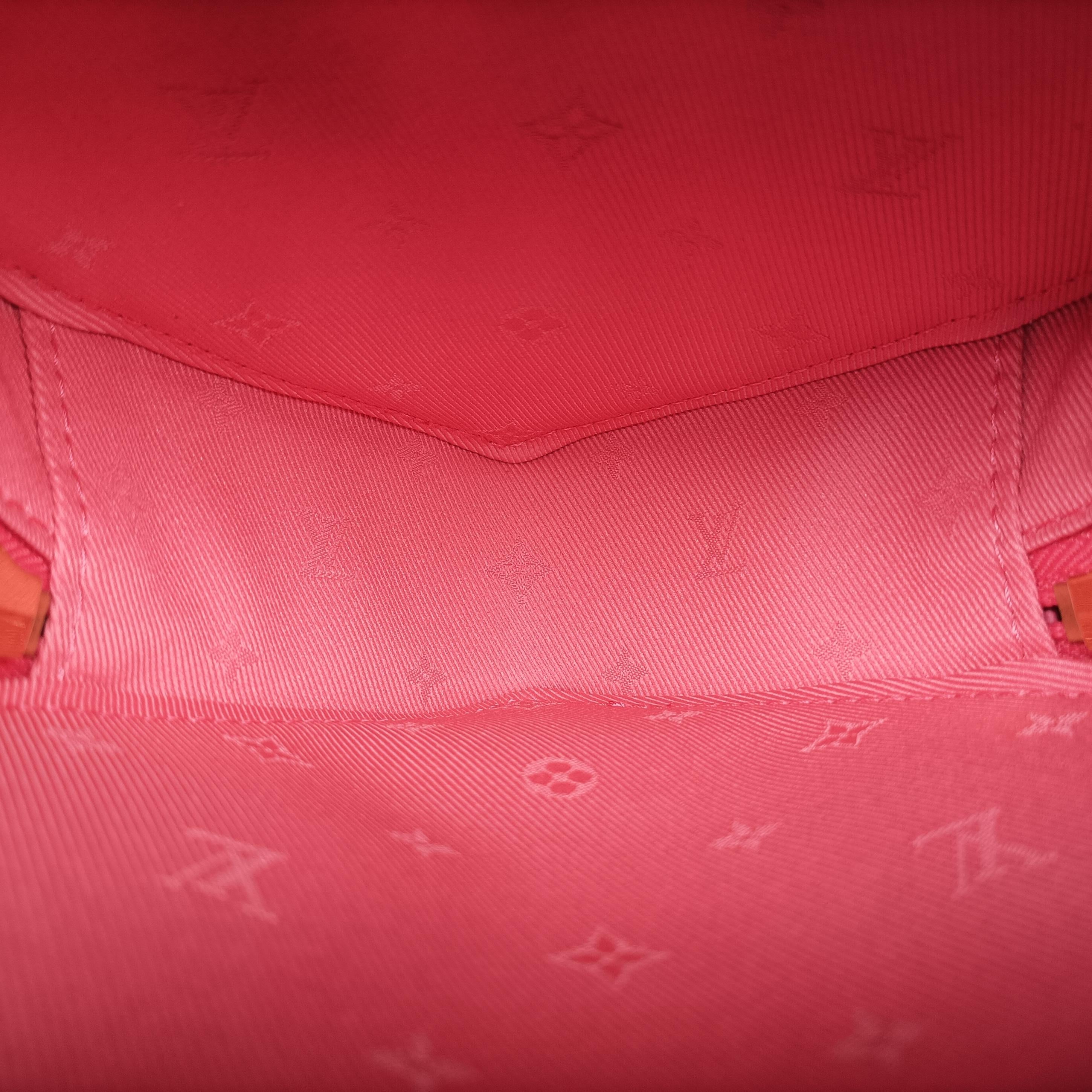 Pop My Heart Pouch dragon fruit Leather M81893 IC Chipポップマイハート ポーチ ドラゴンフルーツ レザー M81893 ICチップ