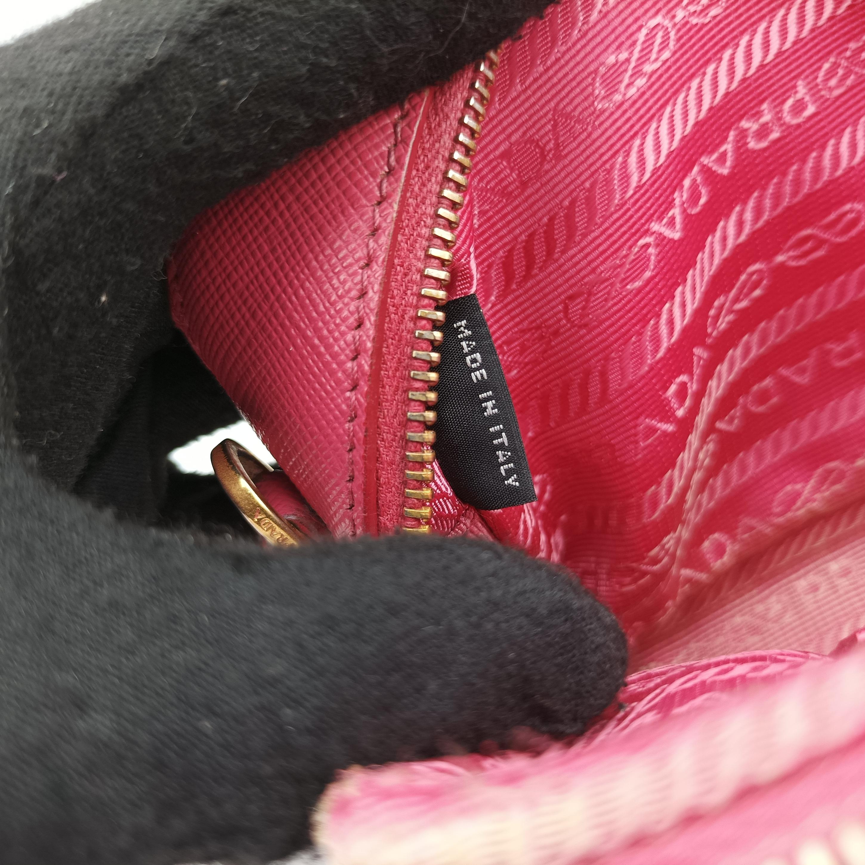 Double Zip pink SAFFIANO Leather 1NF002 7/Tダブルジップ ピンク サフィアーノレザー 1NF002 7/T