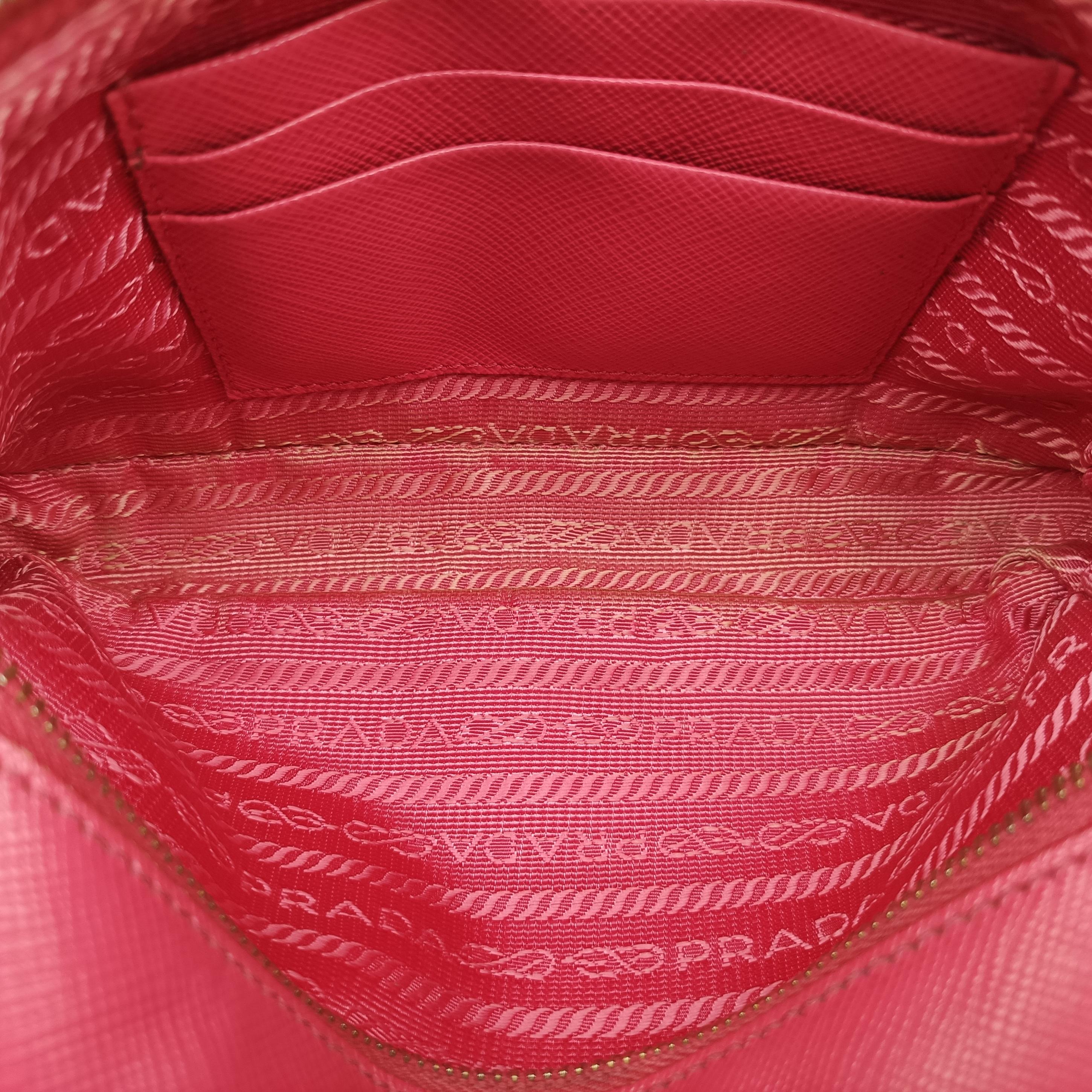 Double Zip pink SAFFIANO Leather 1NF002 7/Tダブルジップ ピンク サフィアーノレザー 1NF002 7/T