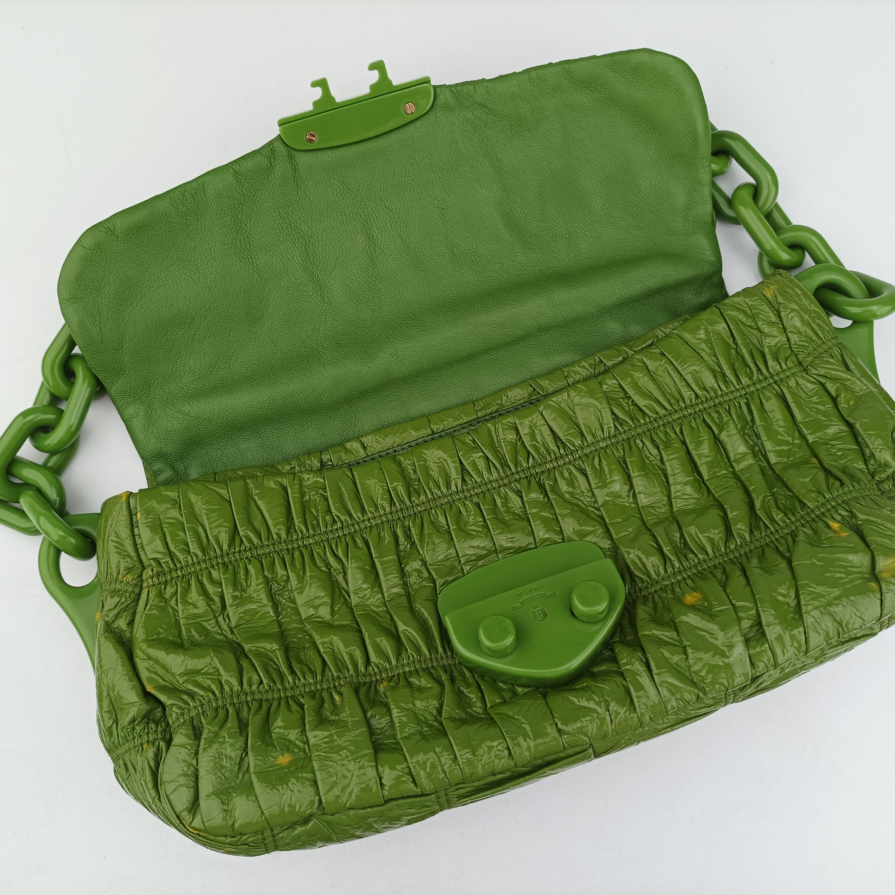 Vernice Gaufre Green patent 117ワッフルネイルポリッシュ グリーン パテント 117