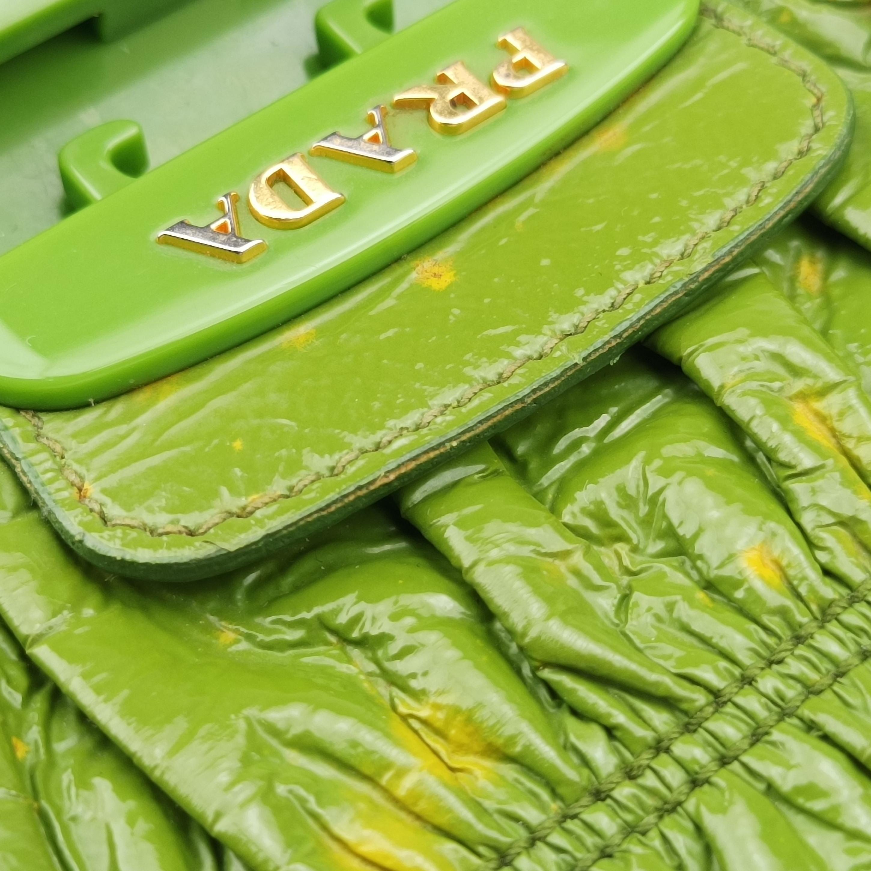 Vernice Gaufre Green patent 117ワッフルネイルポリッシュ グリーン パテント 117