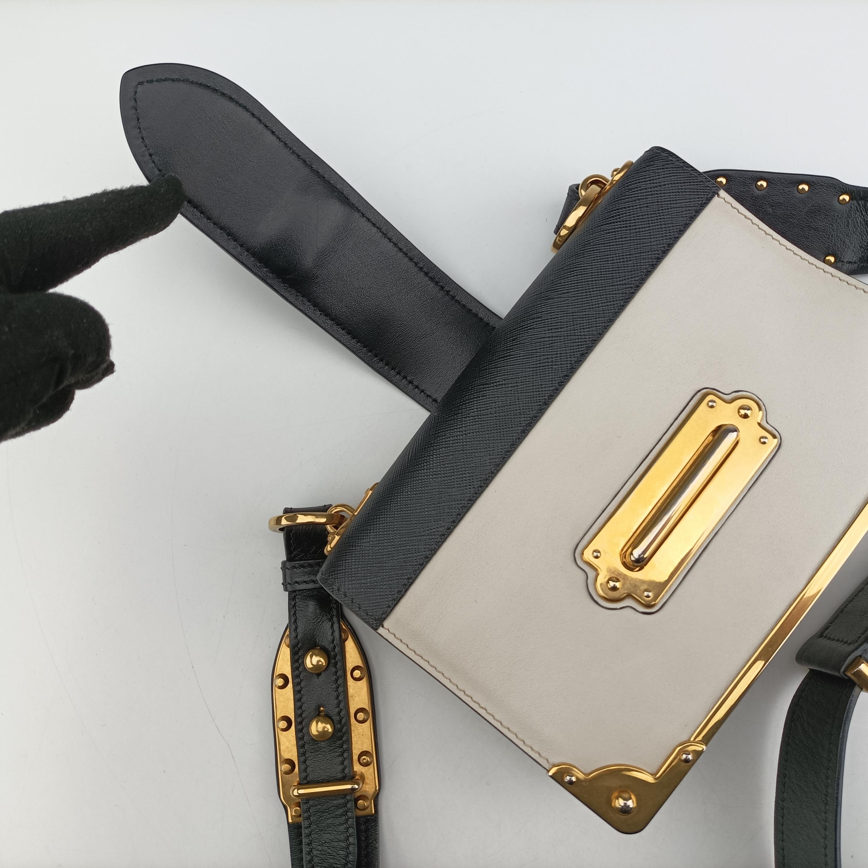 Cahier Black×white Leather×SAFFIANO Leather 1BD045 25カイエ ブラック×ホワイト レザー×サフィアーノレザー 1BD045 25