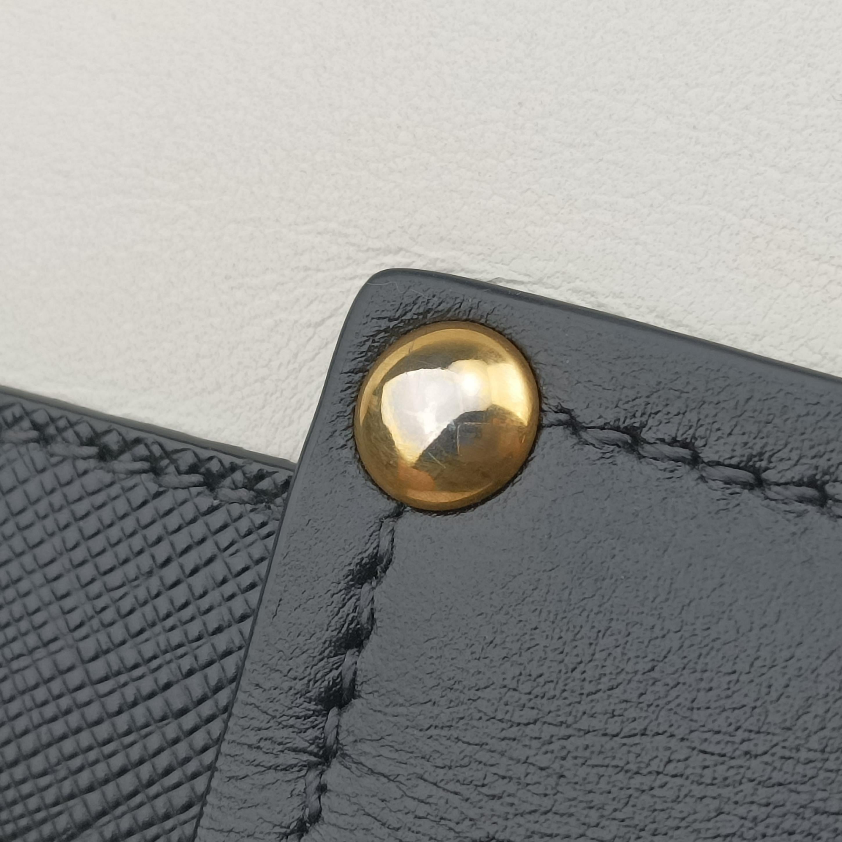 Cahier Black×white Leather×SAFFIANO Leather 1BD045 25カイエ ブラック×ホワイト レザー×サフィアーノレザー 1BD045 25