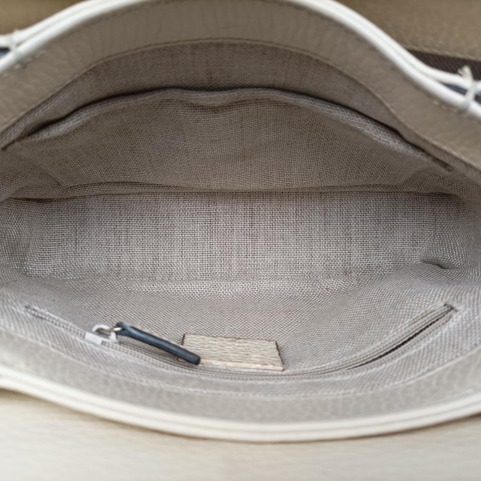 Interlocking G Ivory Leather 607720 A033720386インターロッキングG アイボリー レザー 607720 A033720386